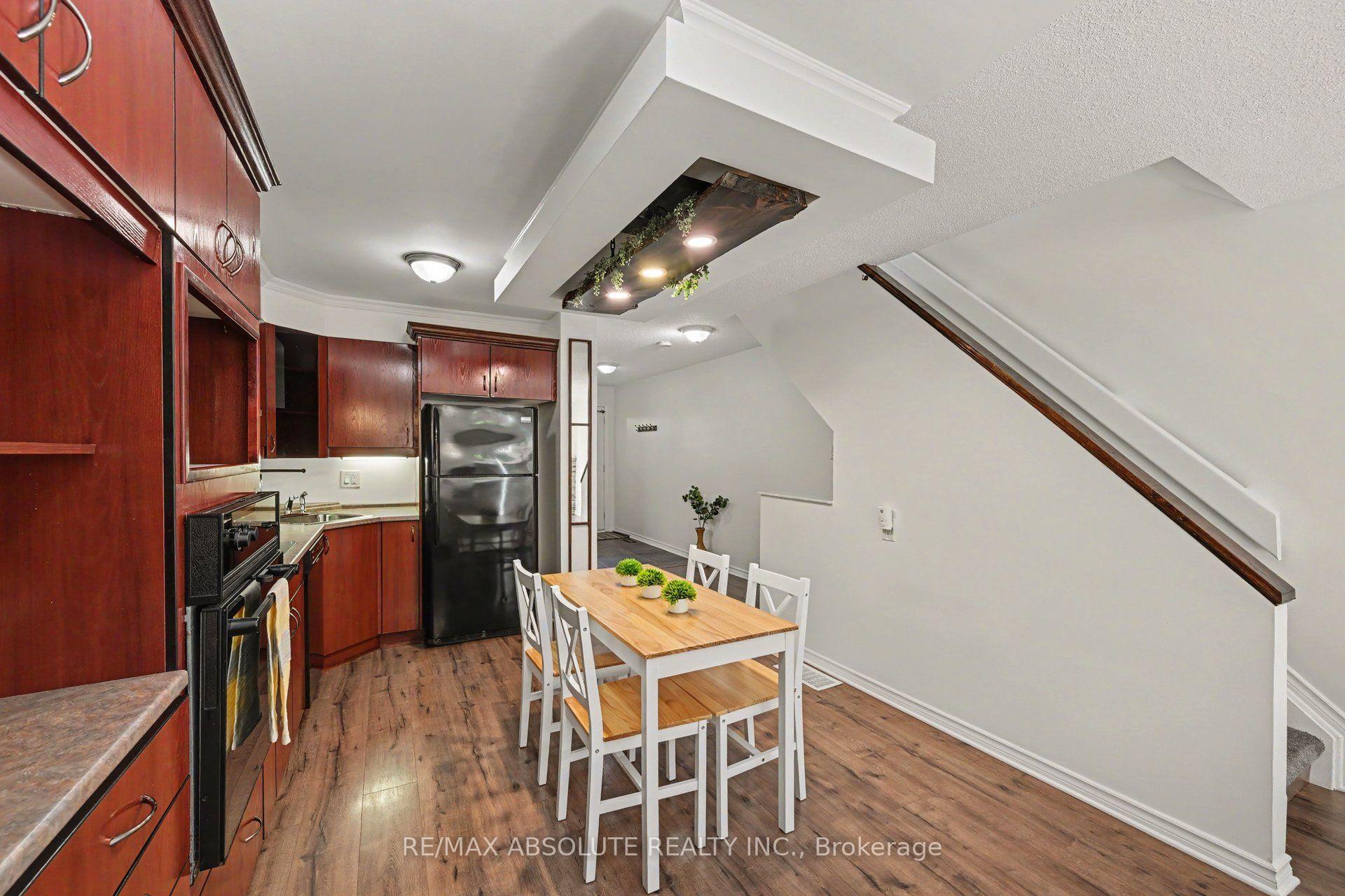 Photo 4 of 13 Spruce Crescent, Arnprior, Arnprior — HOMEH