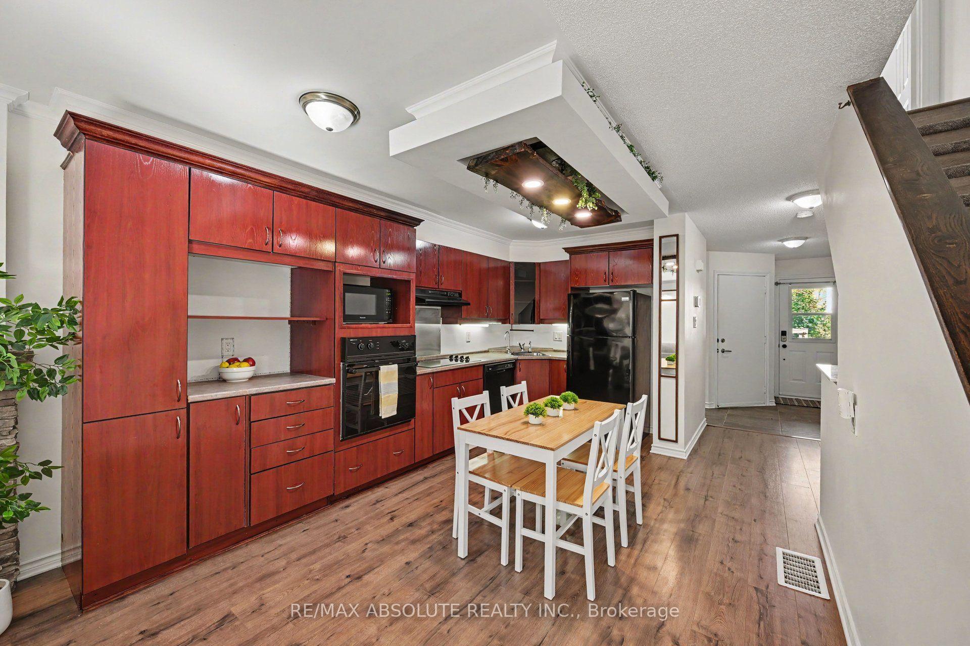 Photo 5 of 13 Spruce Crescent, Arnprior, Arnprior — HOMEH