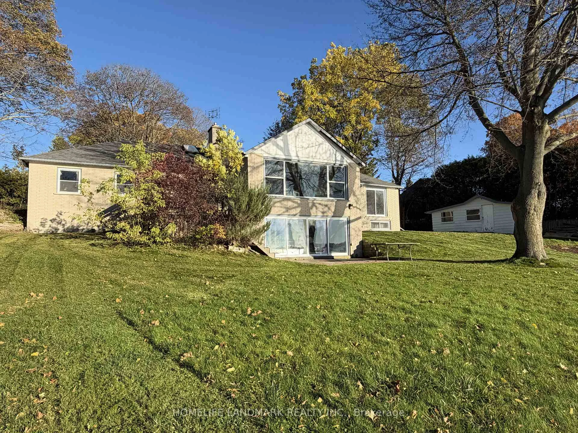 Photo 4 of 100 Lake Drive N, Georgina, Historic Lakeshore Communities — HOMEH