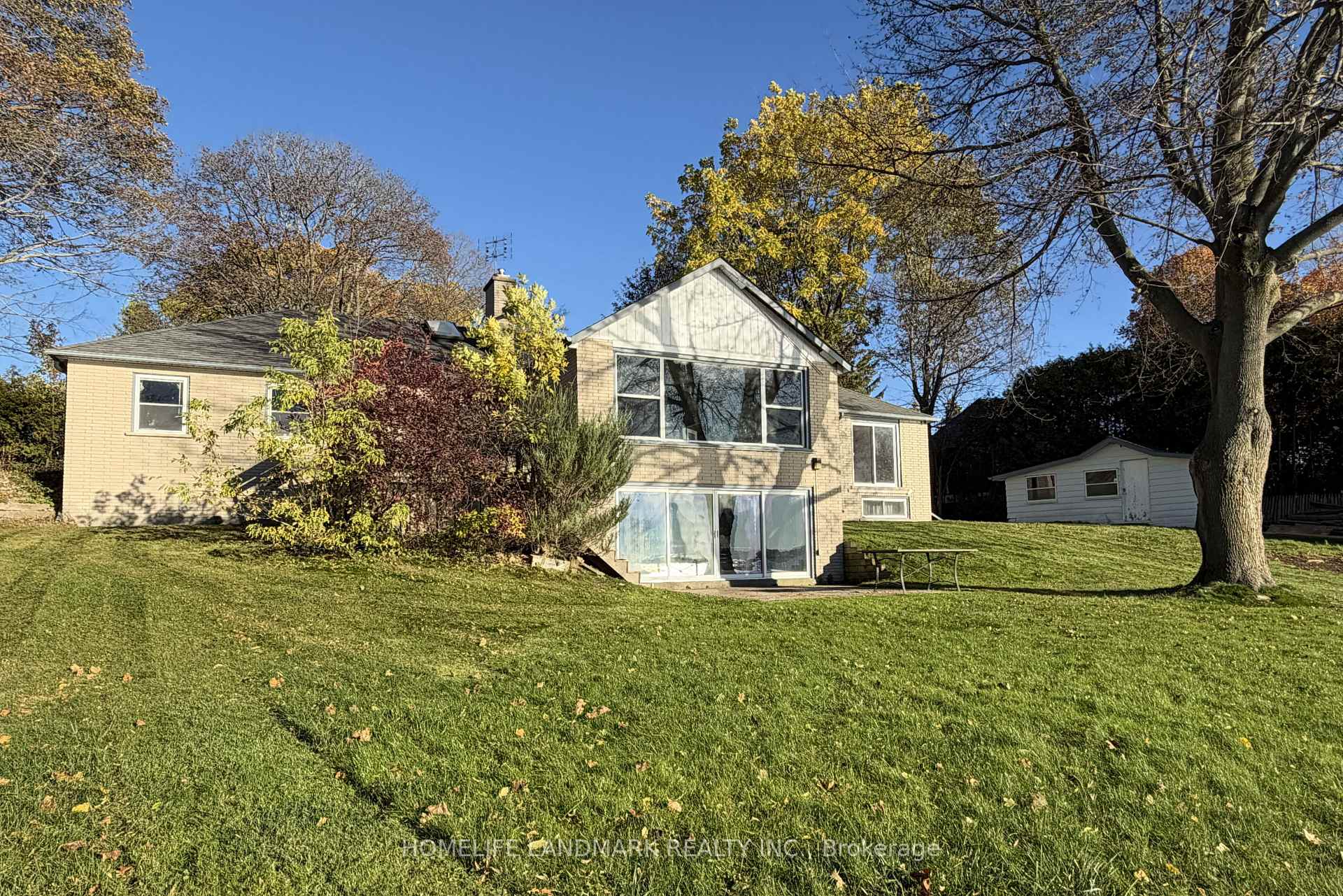 Photo 7 of 100 Lake Drive N, Georgina, Historic Lakeshore Communities — HOMEH