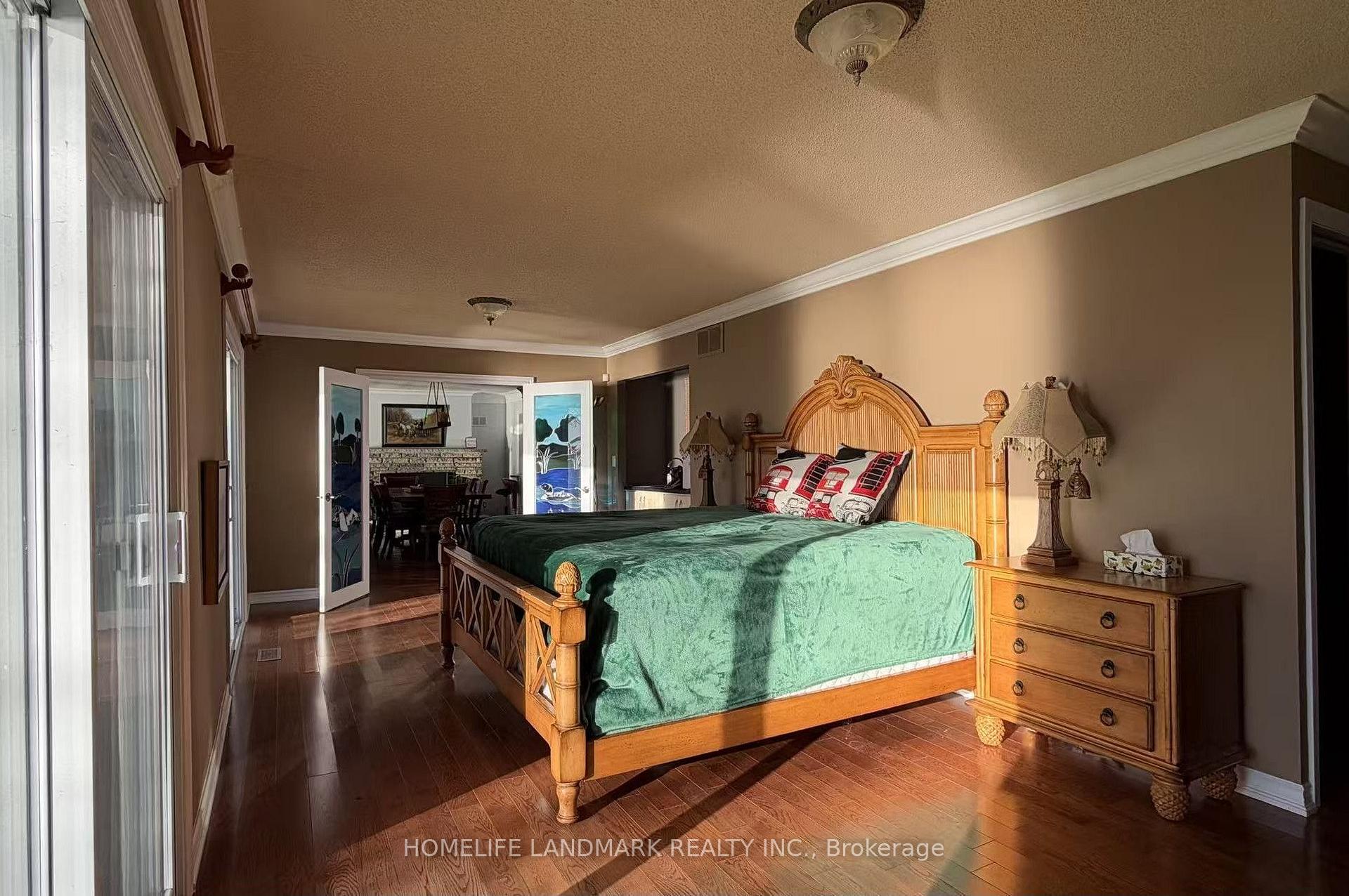 Photo 33 of 100 Lake Drive N, Georgina, Historic Lakeshore Communities — HOMEH