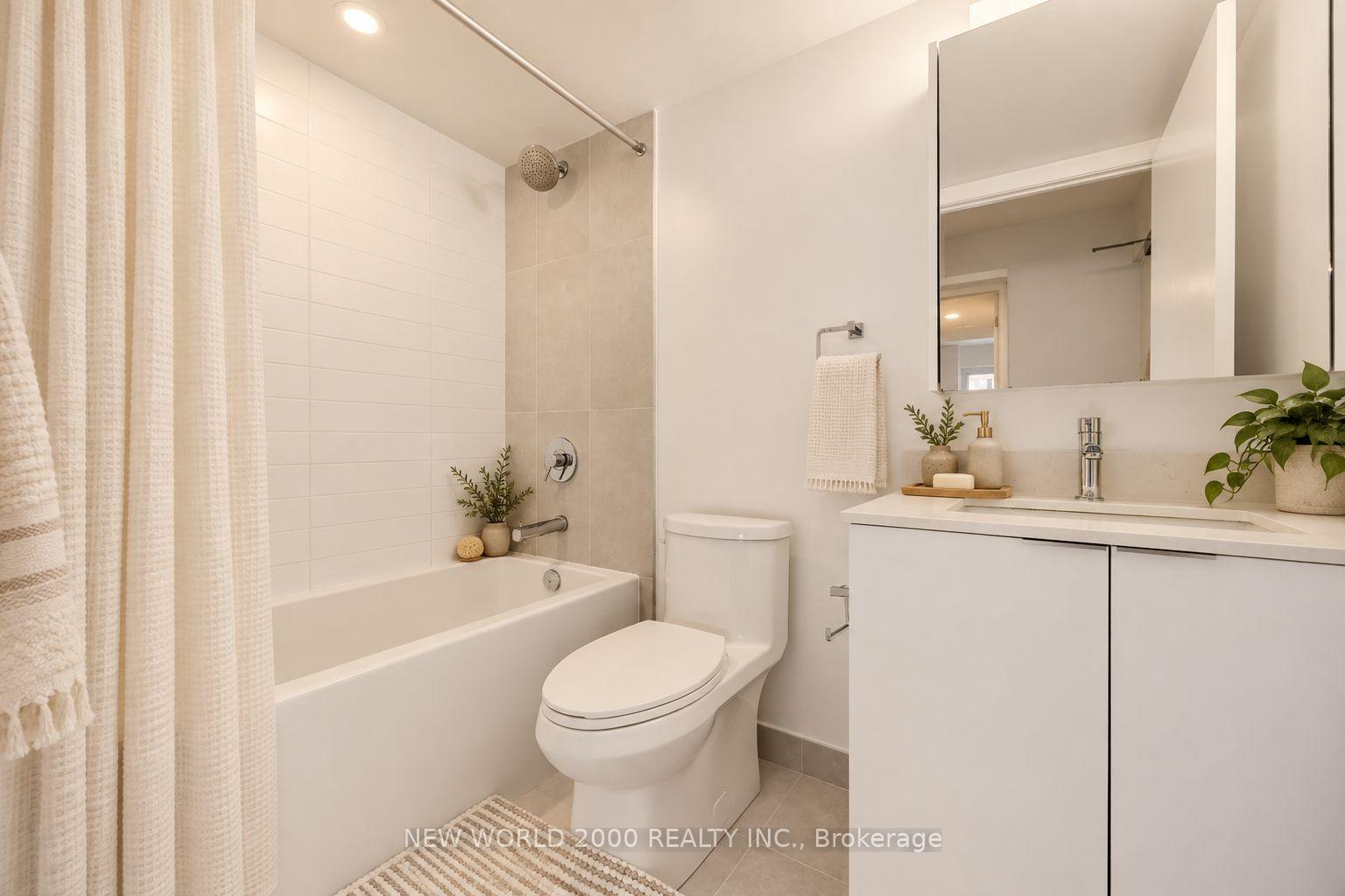 Photo 4 of Unit 1902, 101 Roehampton Avenue, Toronto, Mount Pleasant West — HOMEH