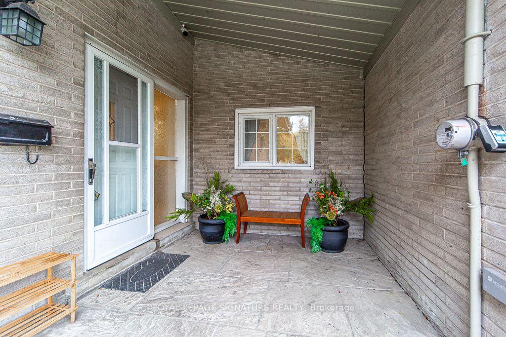Photo 3 of 10 Beaver Bend Crescent, Etobicoke, Eringate-Centennial-West Deane — HOMEH