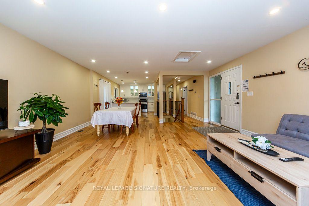 Photo 6 of 10 Beaver Bend Crescent, Etobicoke, Eringate-Centennial-West Deane — HOMEH