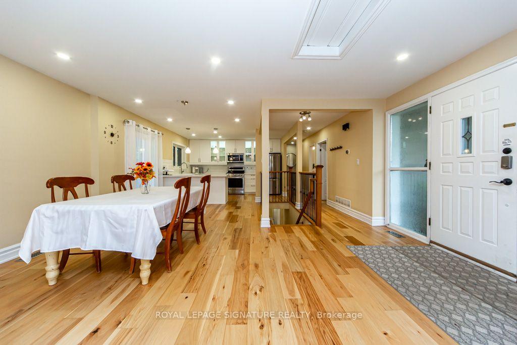 Photo 7 of 10 Beaver Bend Crescent, Etobicoke, Eringate-Centennial-West Deane — HOMEH