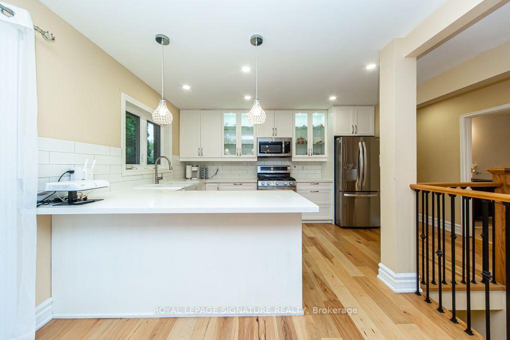 Photo 12 of 10 Beaver Bend Crescent, Etobicoke, Eringate-Centennial-West Deane — HOMEH