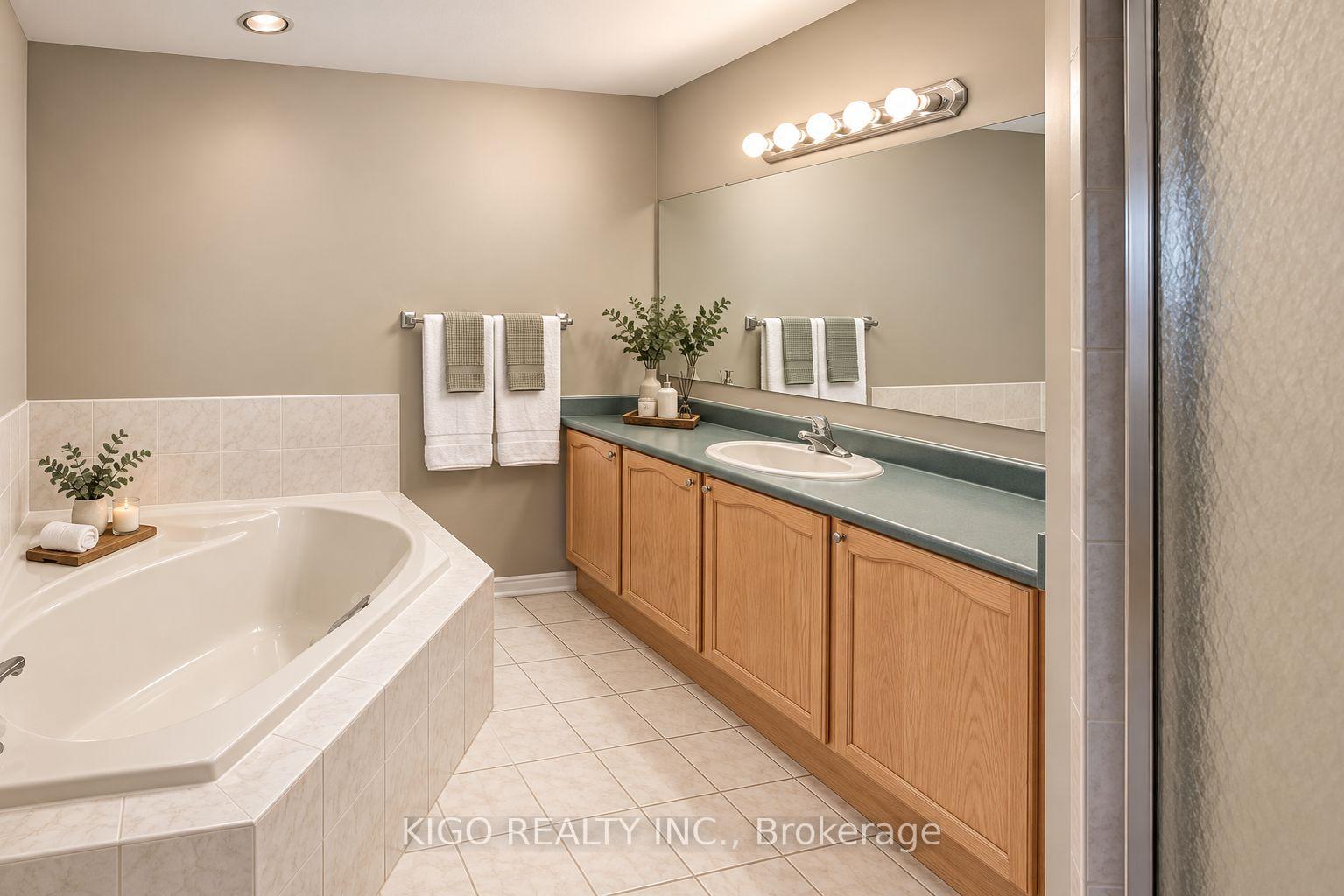 Photo 8 of 3868 Craighurst Avenue, Mississauga, Lisgar — HOMEH