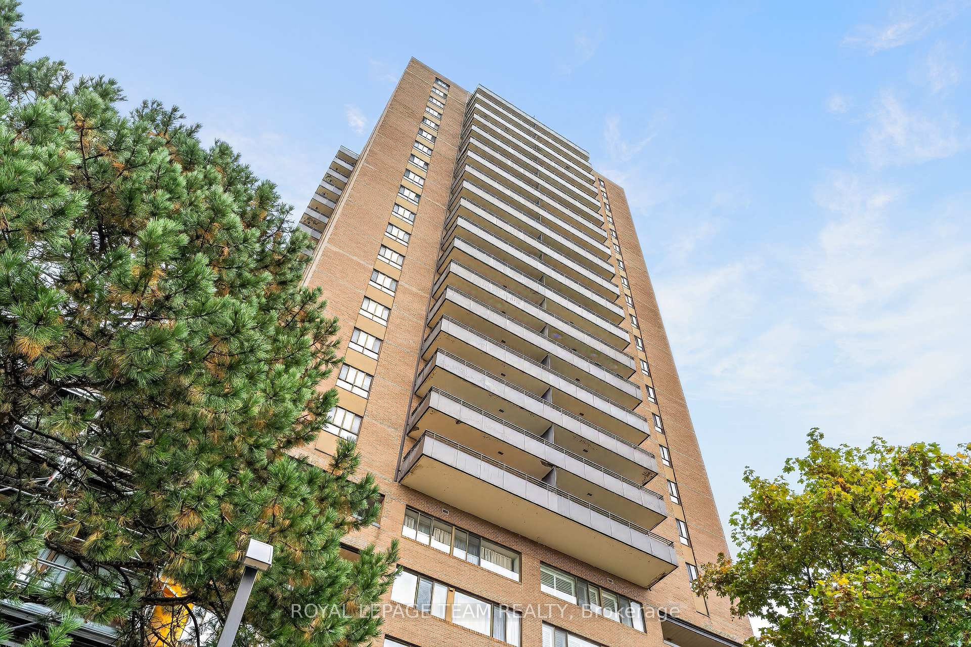 Photo of Unit 107, 515 St. Laurent Boulevard