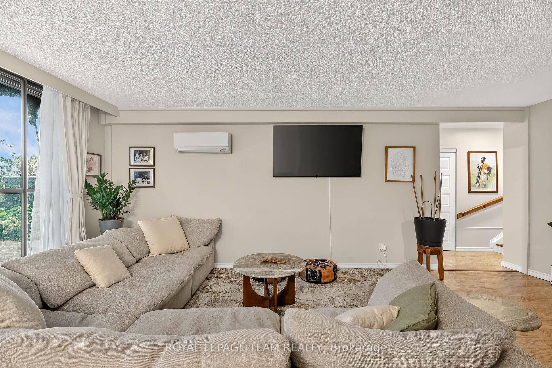 Photo 5 of Unit 107, 515 St. Laurent Boulevard, Ottawa, Viscount Alexander Park — HOMEH