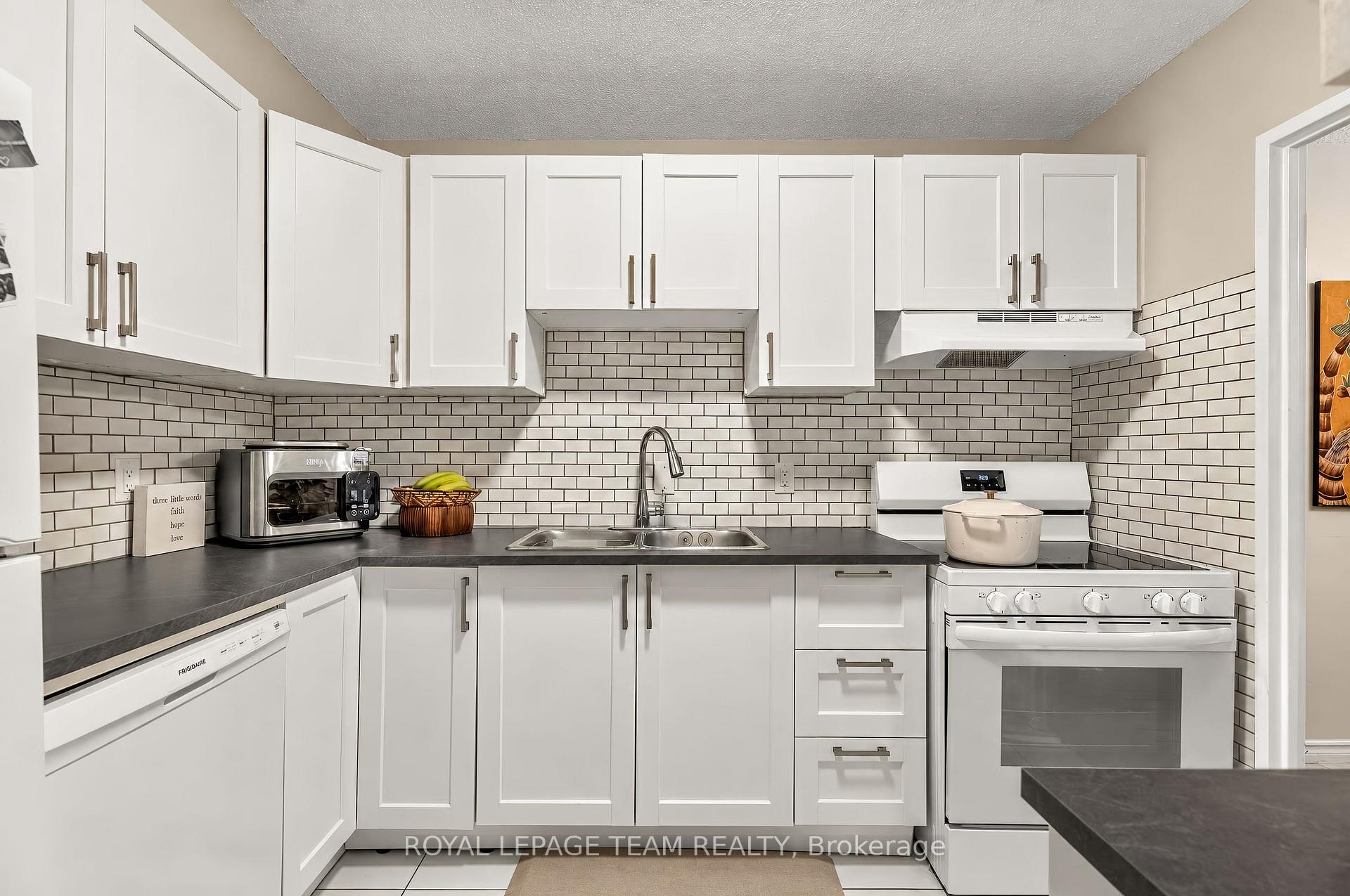 Photo 8 of Unit 107, 515 St. Laurent Boulevard, Ottawa, Viscount Alexander Park — HOMEH