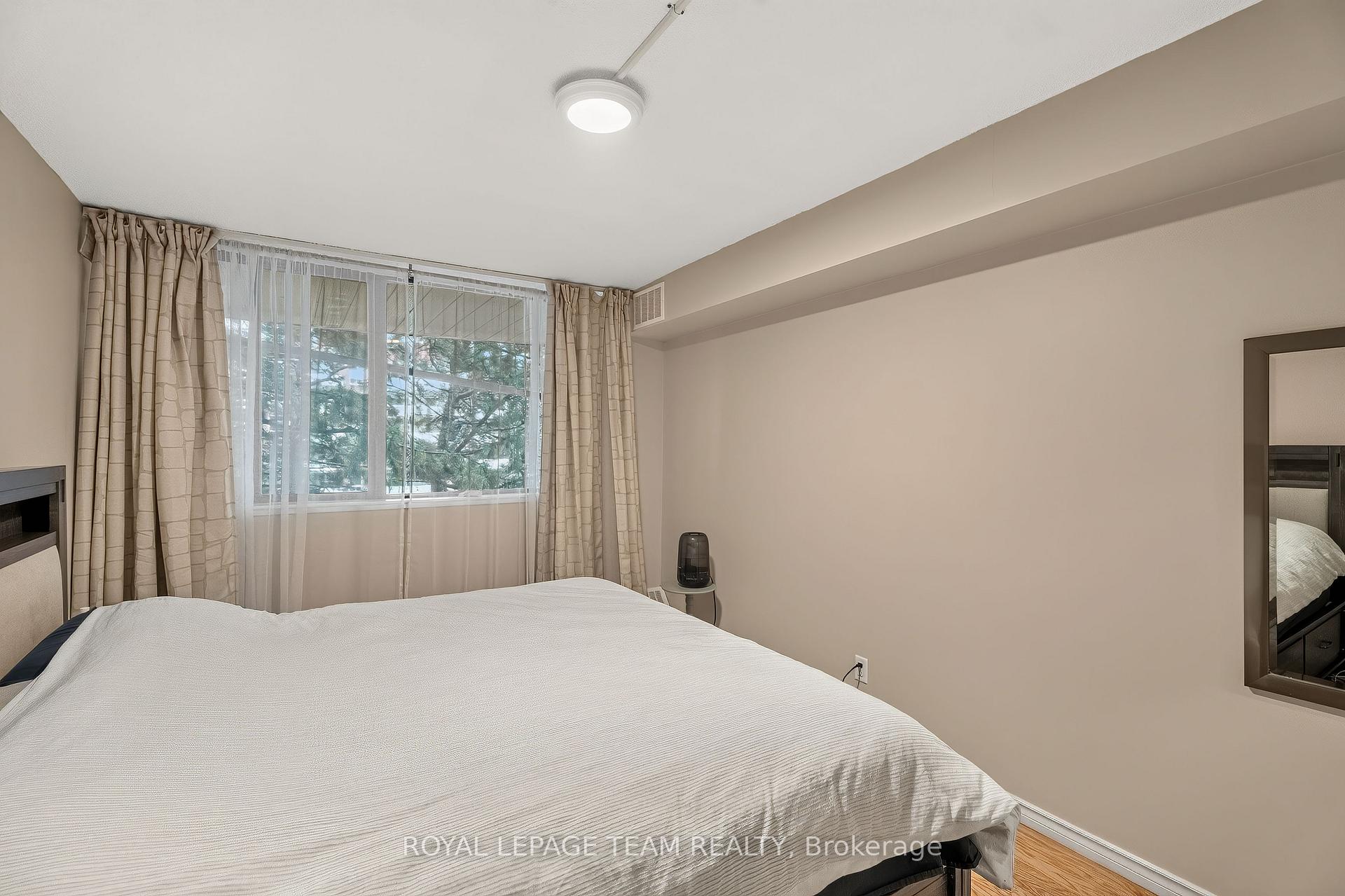 Photo 15 of Unit 107, 515 St. Laurent Boulevard, Ottawa, Viscount Alexander Park — HOMEH