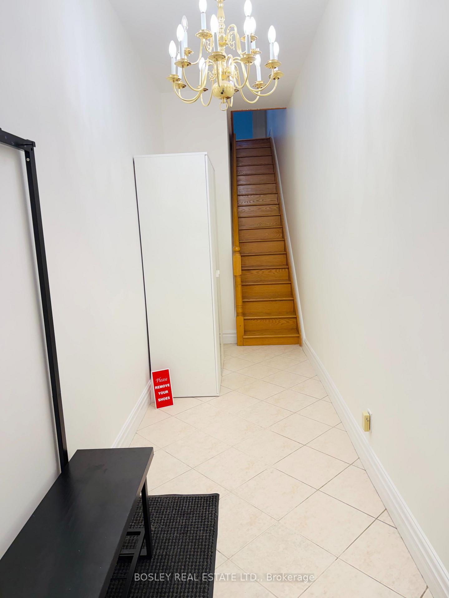 Photo 3 of Unit Upper, 260 Ossington Avenue, Toronto, Trinity-Bellwoods — HOMEH