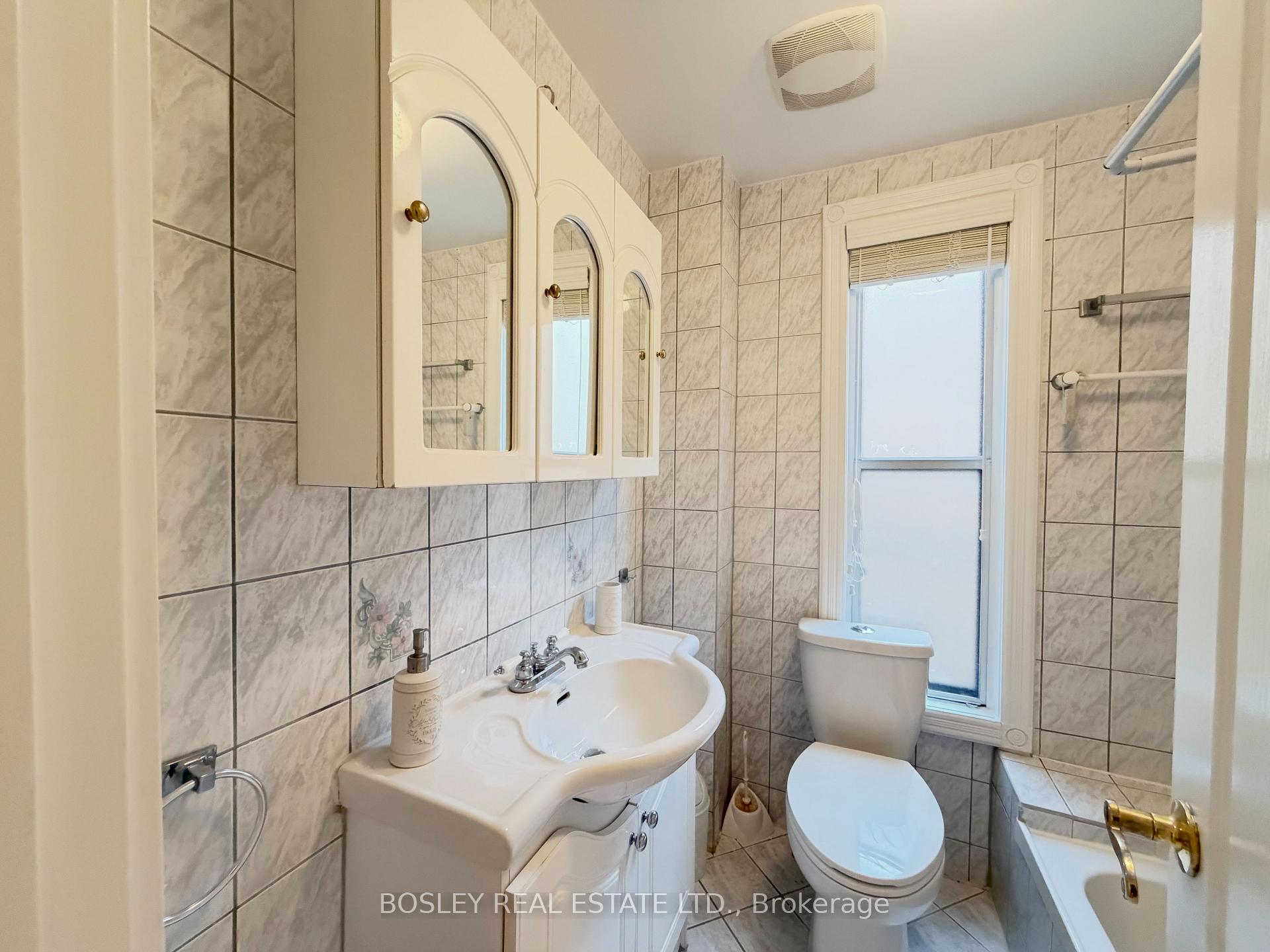 Photo 8 of Unit Upper, 260 Ossington Avenue, Toronto, Trinity-Bellwoods — HOMEH