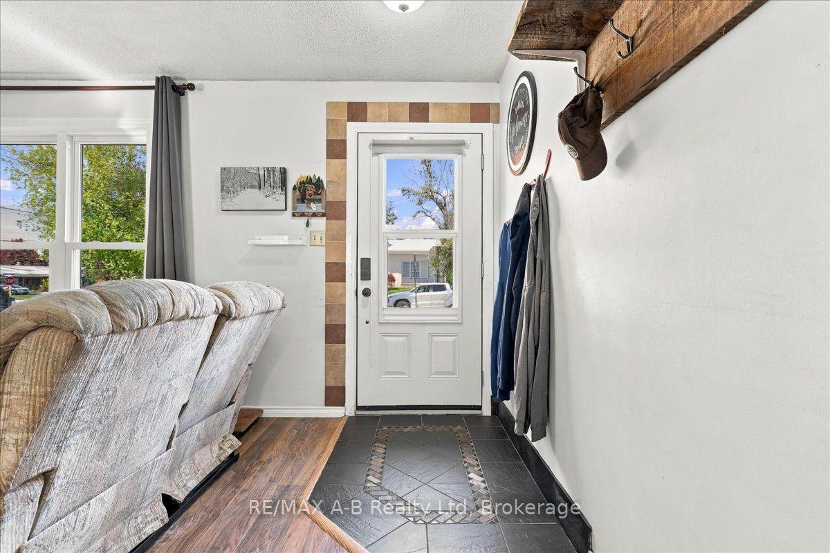 Photo 5 of Unit B, 129 Mitchell Court, West Perth, Mitchell — HOMEH