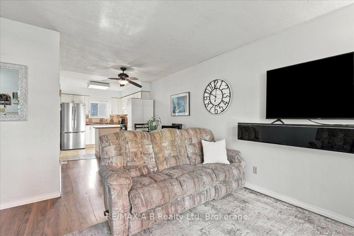 Photo 7 of Unit B, 129 Mitchell Court, West Perth, Mitchell — HOMEH