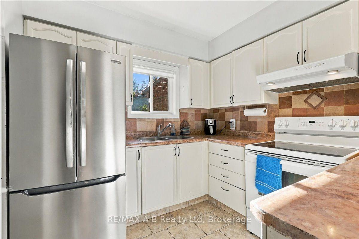 Photo 11 of Unit B, 129 Mitchell Court, West Perth, Mitchell — HOMEH