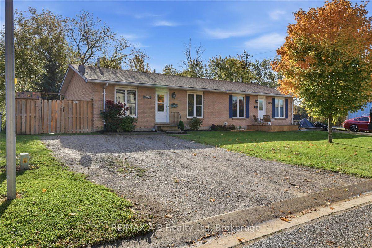 Photo 43 of Unit B, 129 Mitchell Court, West Perth, Mitchell — HOMEH