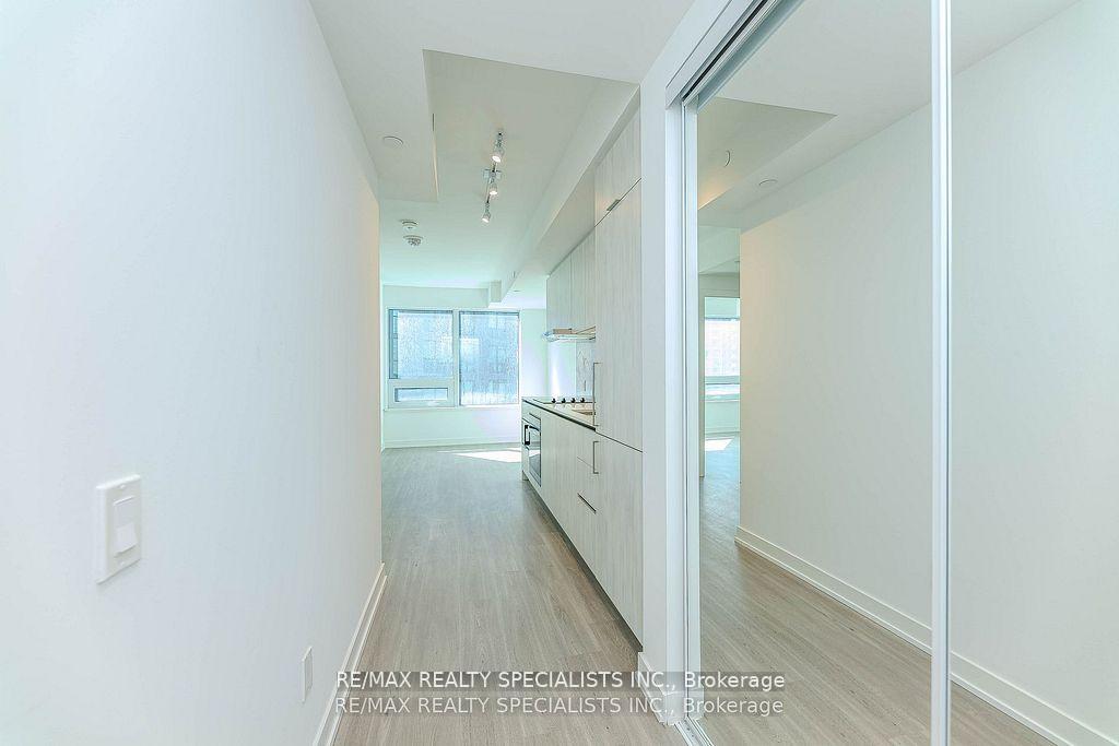 Photo 6 of Unit 1101, 8 Wellesley Street W, Toronto, Bay Street Corridor — HOMEH