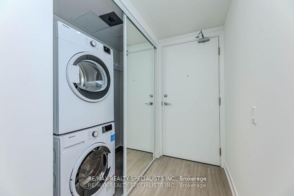Photo 7 of Unit 1101, 8 Wellesley Street W, Toronto, Bay Street Corridor — HOMEH