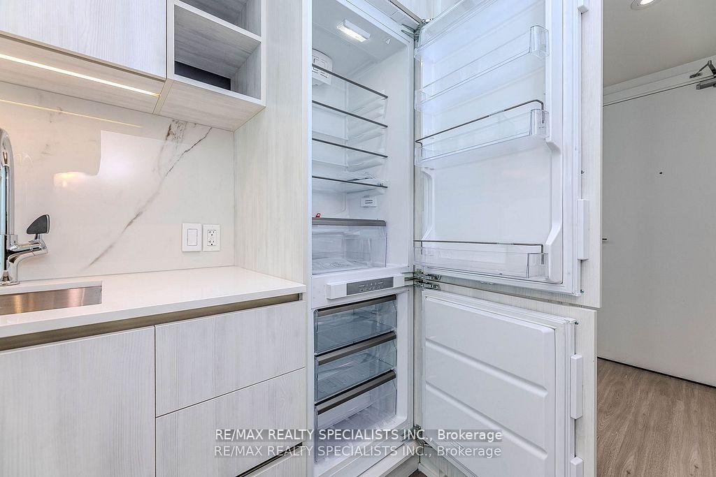 Photo 16 of Unit 1101, 8 Wellesley Street W, Toronto, Bay Street Corridor — HOMEH