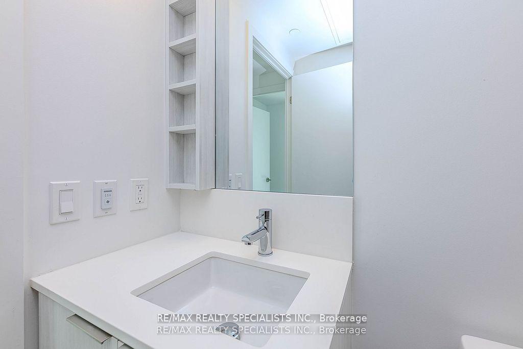 Photo 17 of Unit 1101, 8 Wellesley Street W, Toronto, Bay Street Corridor — HOMEH
