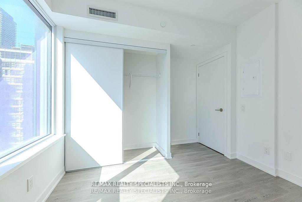 Photo 19 of Unit 1101, 8 Wellesley Street W, Toronto, Bay Street Corridor — HOMEH