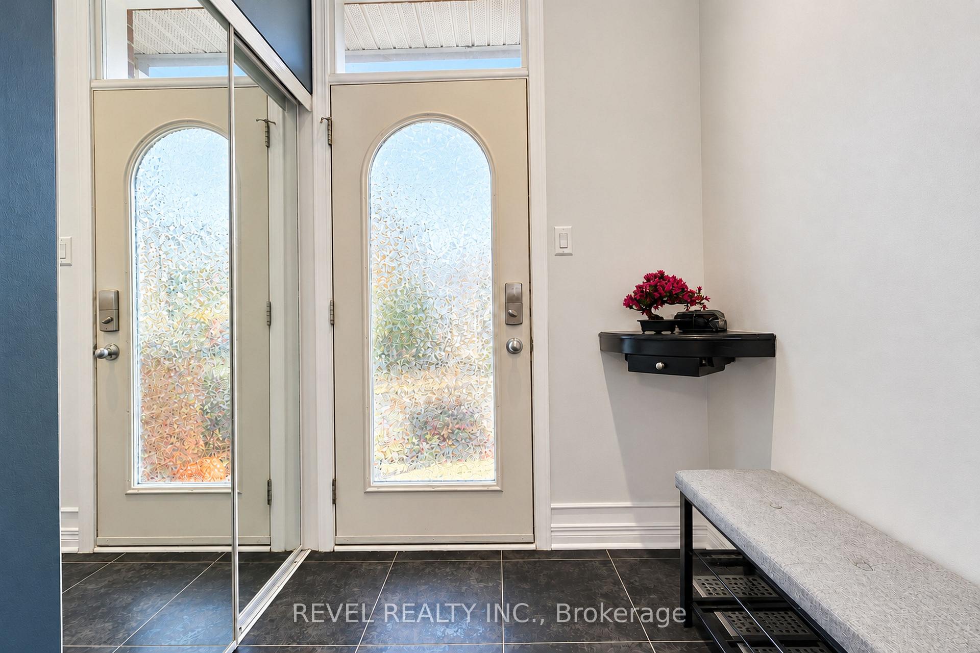 Photo 3 of 54 Encore Private, Ottawa, City View/Skyline/Fisher Heights/Parkwood Hills — HOMEH