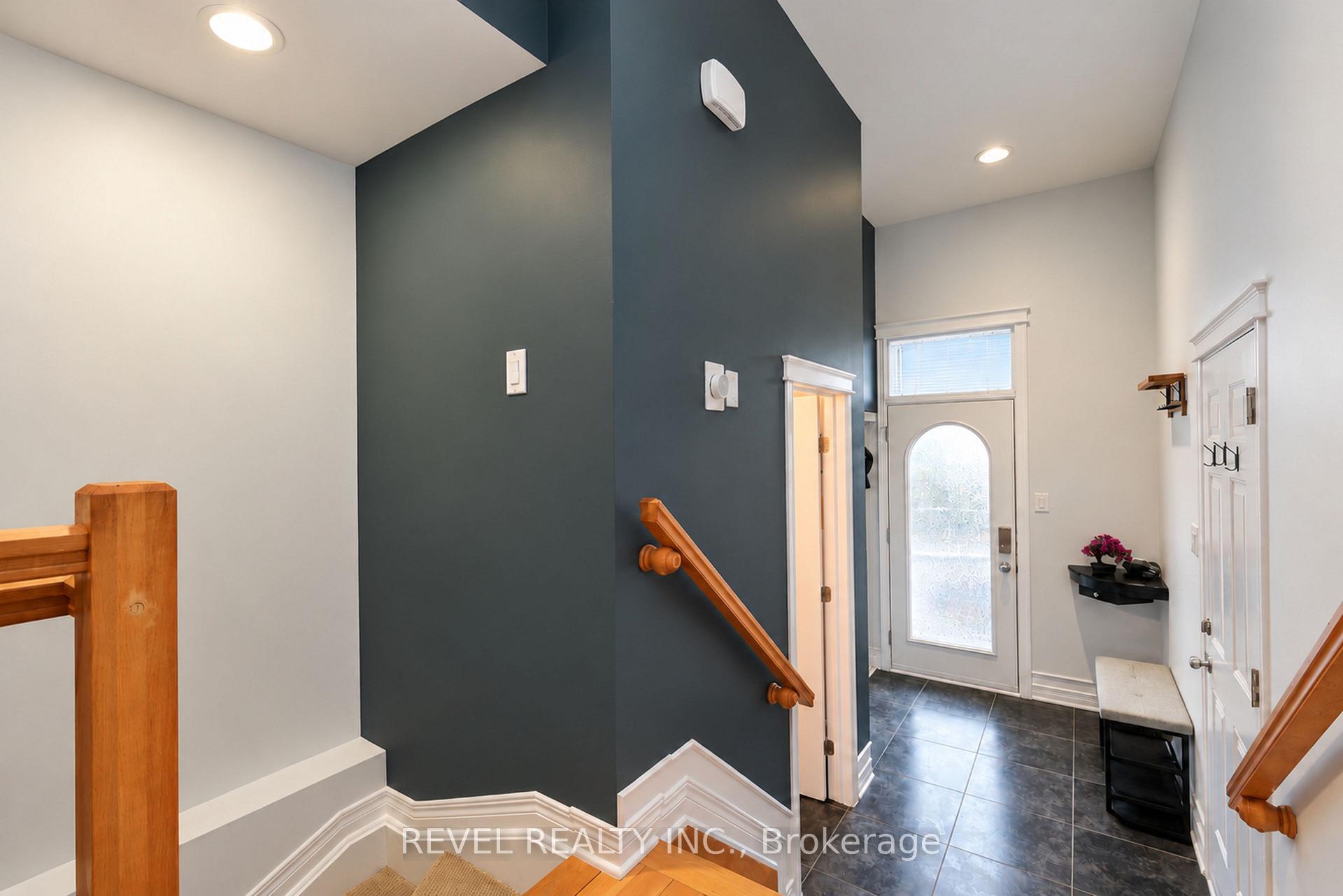 Photo 4 of 54 Encore Private, Ottawa, City View/Skyline/Fisher Heights/Parkwood Hills — HOMEH