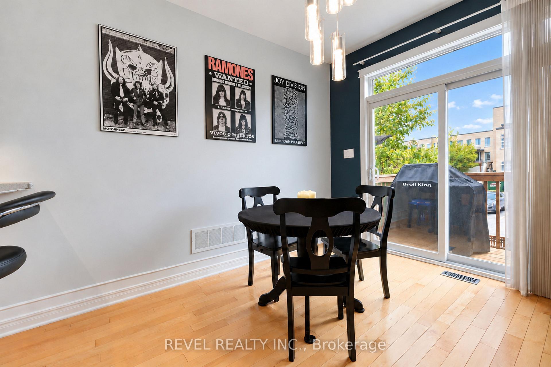 Photo 11 of 54 Encore Private, Ottawa, City View/Skyline/Fisher Heights/Parkwood Hills — HOMEH