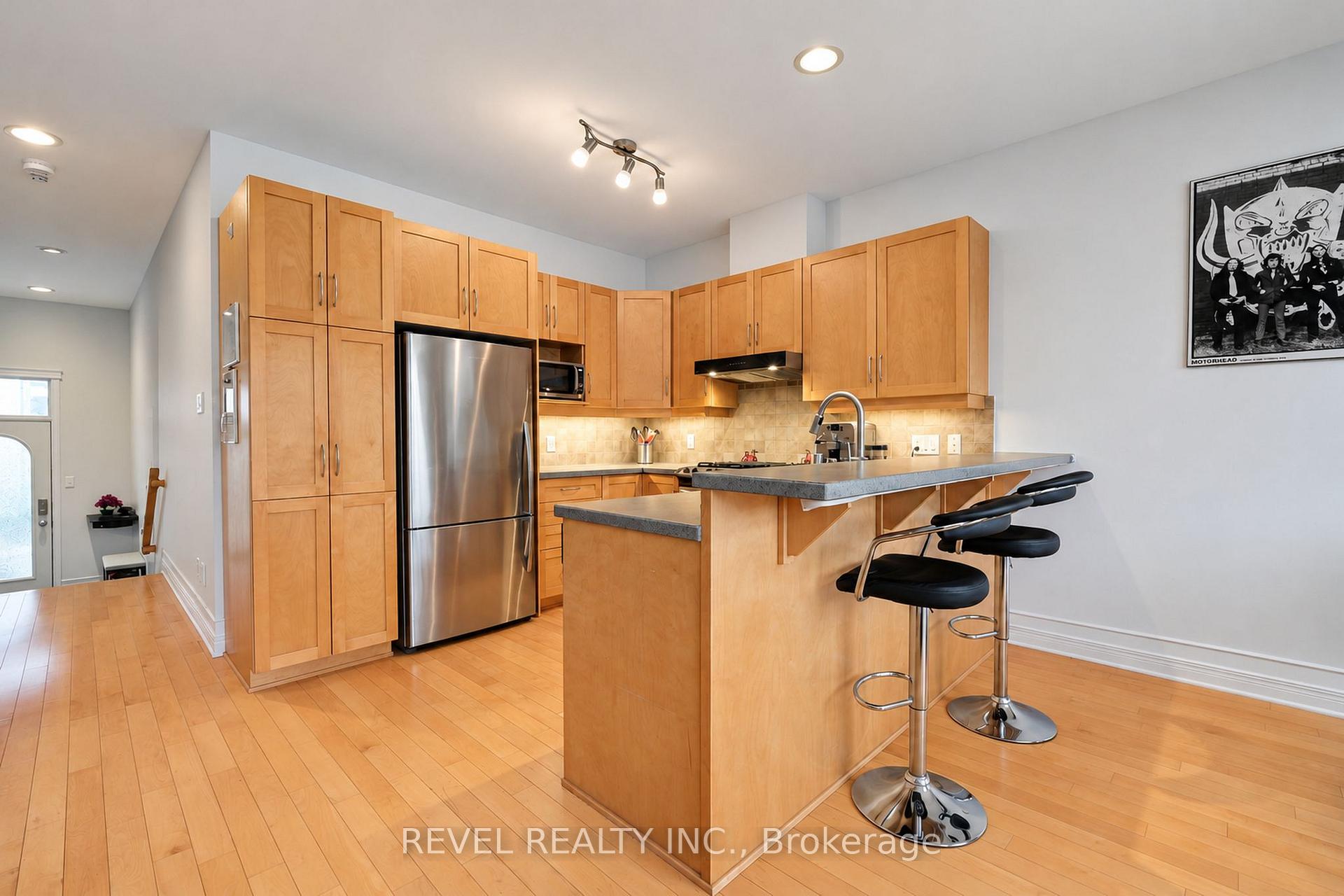 Photo 14 of 54 Encore Private, Ottawa, City View/Skyline/Fisher Heights/Parkwood Hills — HOMEH
