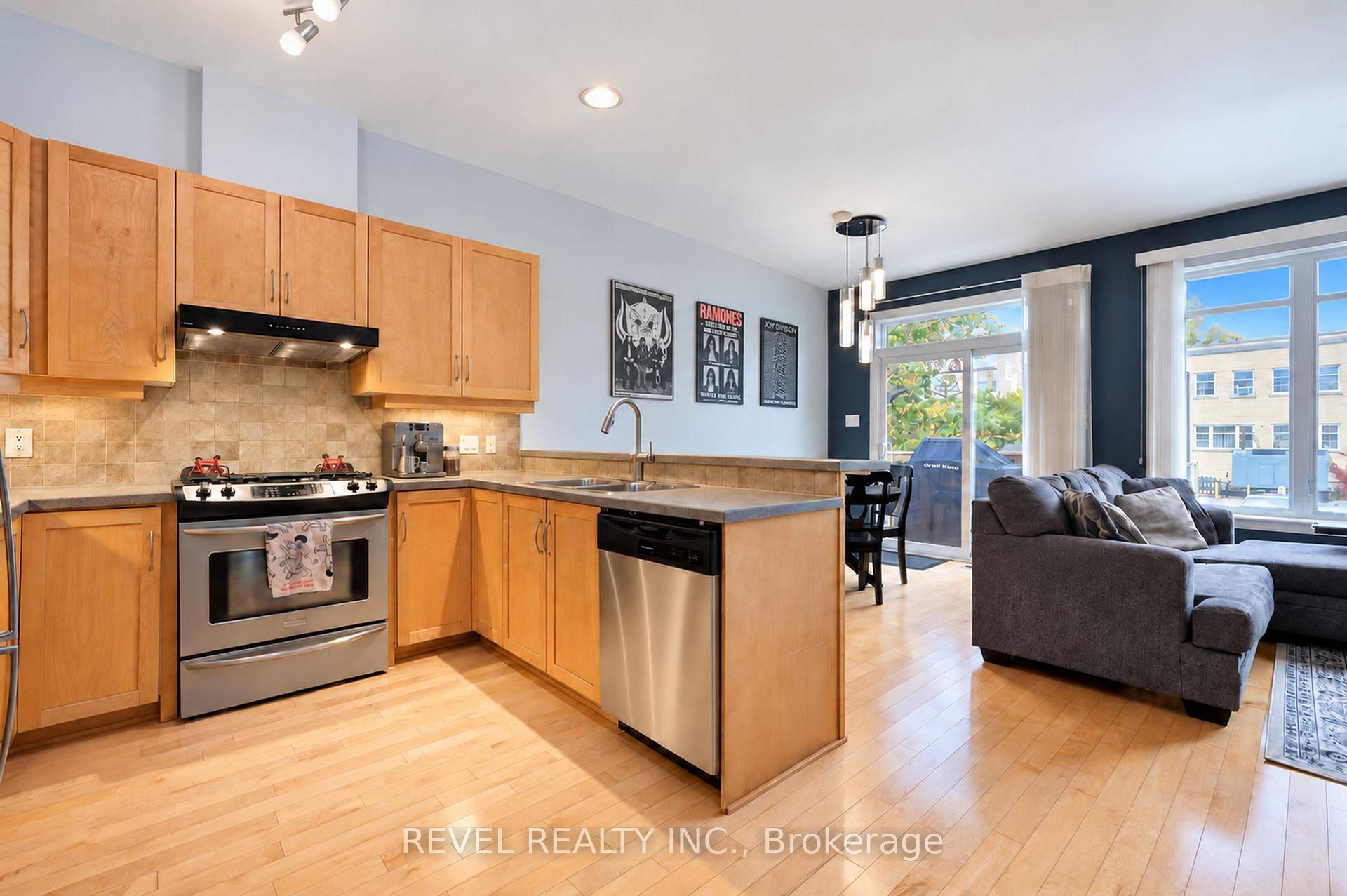 Photo 15 of 54 Encore Private, Ottawa, City View/Skyline/Fisher Heights/Parkwood Hills — HOMEH