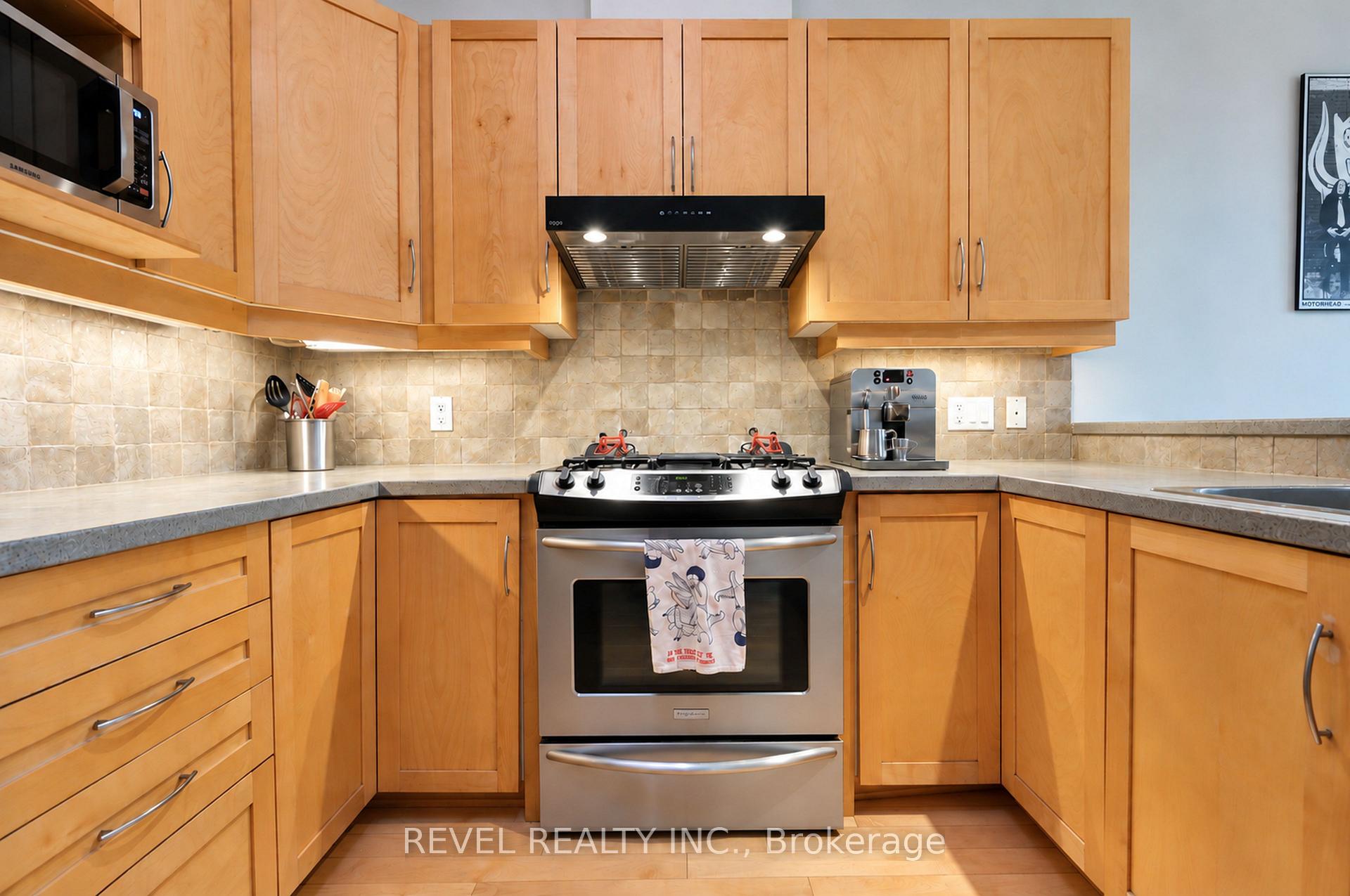 Photo 18 of 54 Encore Private, Ottawa, City View/Skyline/Fisher Heights/Parkwood Hills — HOMEH