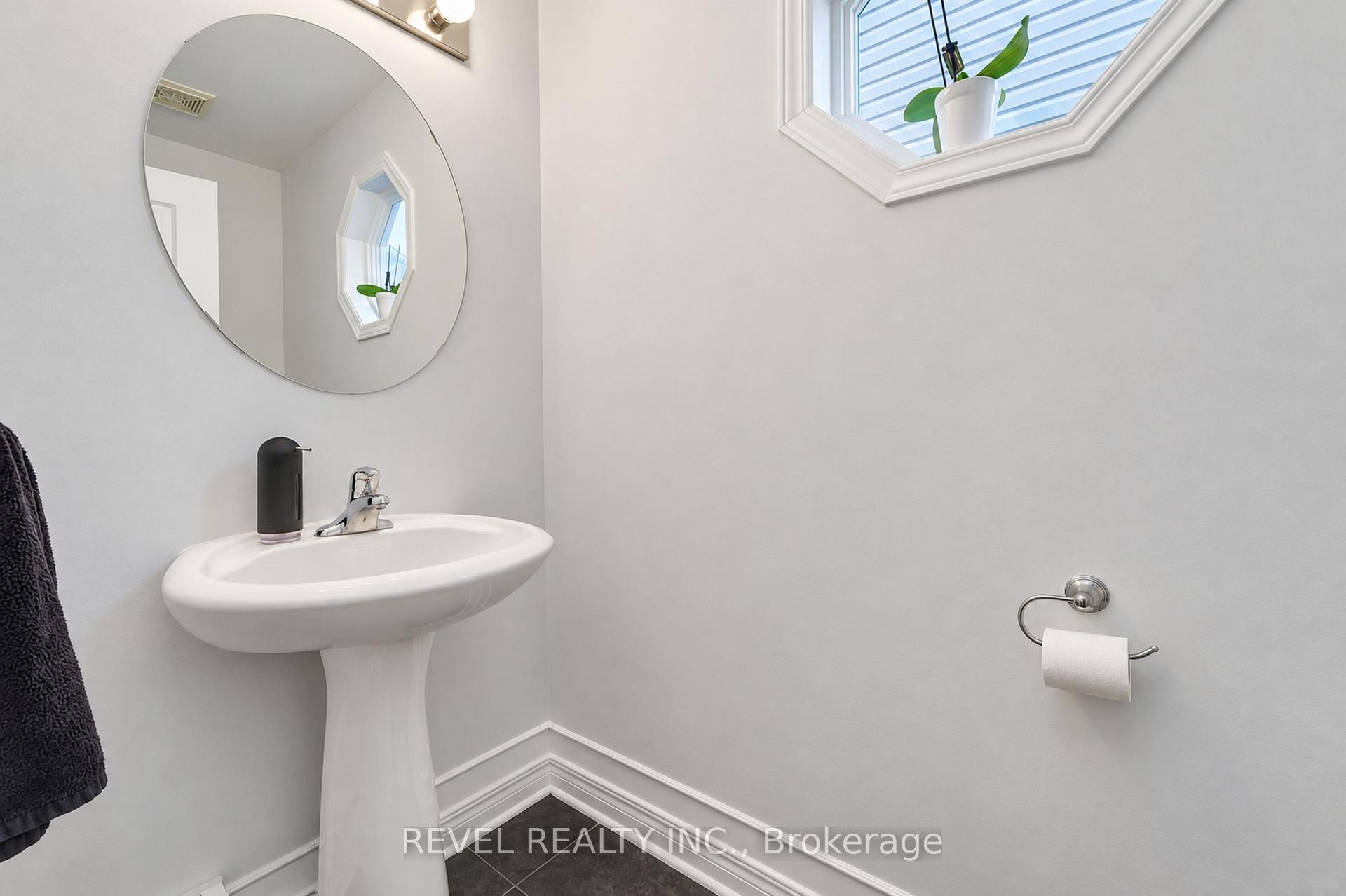 Photo 19 of 54 Encore Private, Ottawa, City View/Skyline/Fisher Heights/Parkwood Hills — HOMEH