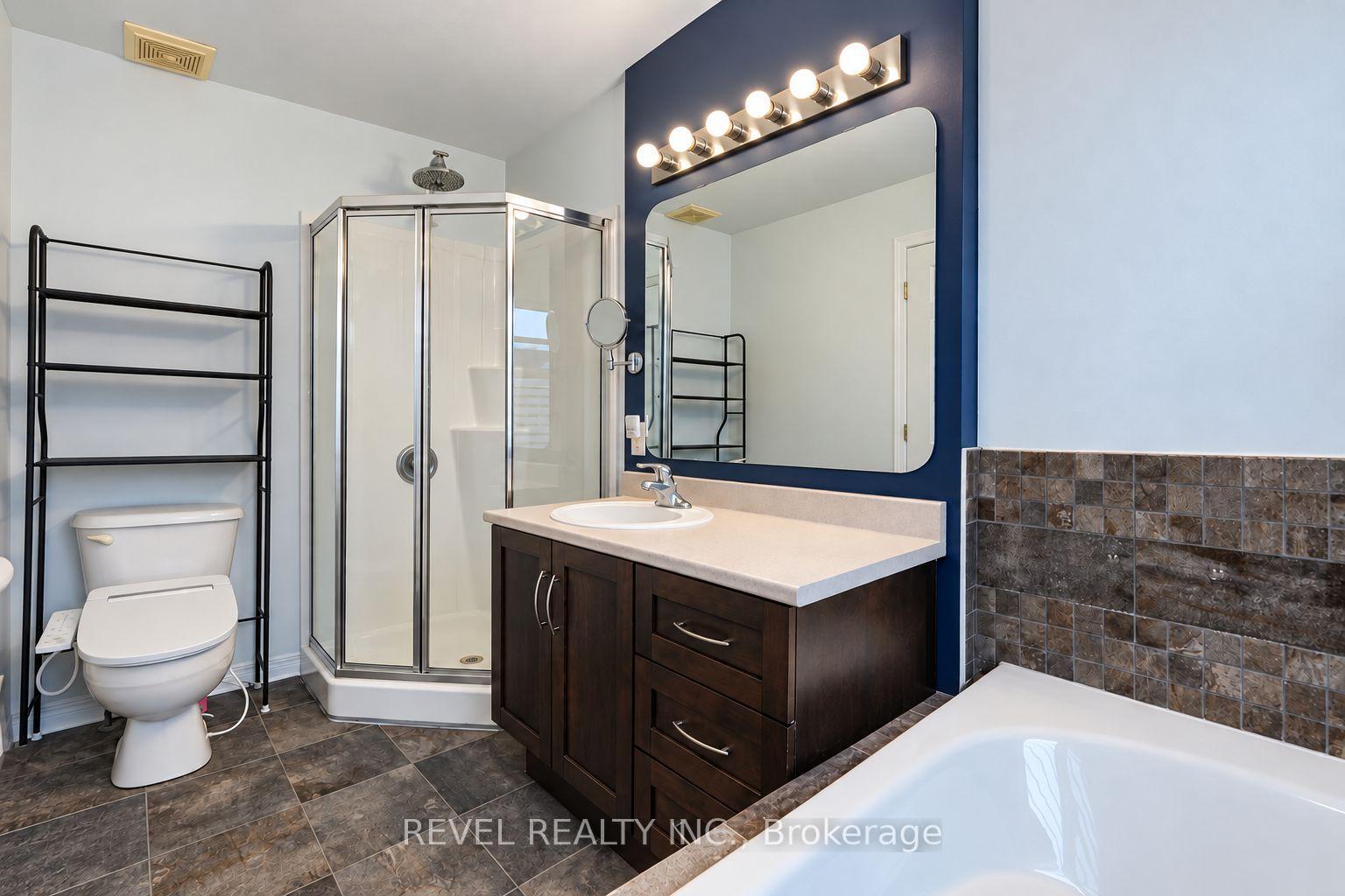 Photo 24 of 54 Encore Private, Ottawa, City View/Skyline/Fisher Heights/Parkwood Hills — HOMEH