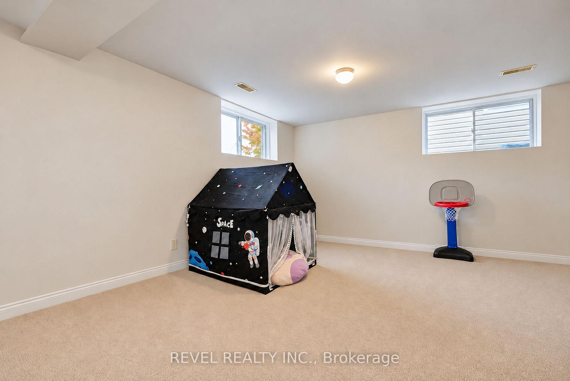 Photo 33 of 54 Encore Private, Ottawa, City View/Skyline/Fisher Heights/Parkwood Hills — HOMEH