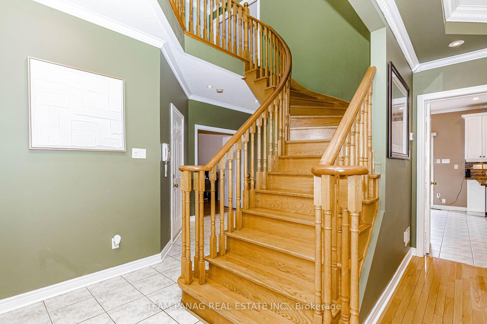 Photo 8 of 5 Summershade Street, Brampton, Bram East — HOMEH