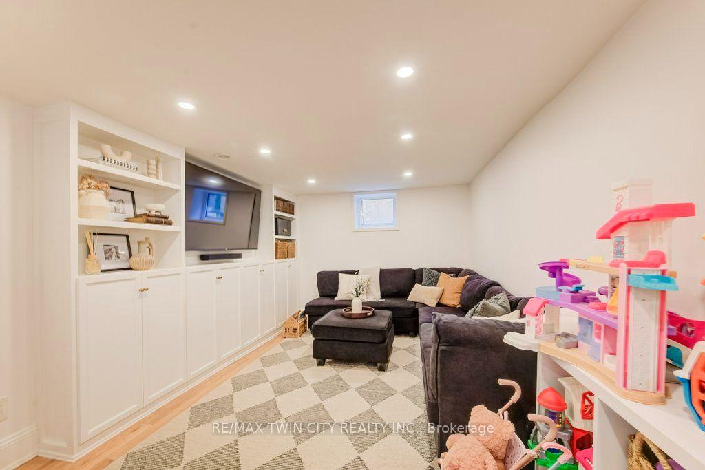 Photo 37 of 22 Whitney Place, Kitchener, Cedar Hill — HOMEH