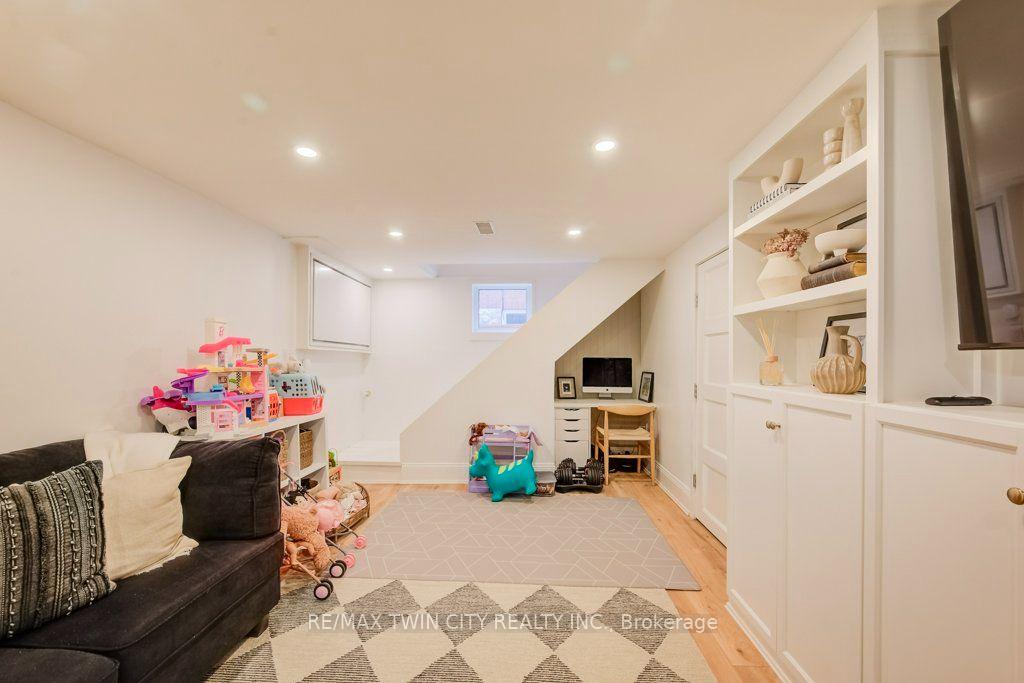 Photo 38 of 22 Whitney Place, Kitchener, Cedar Hill — HOMEH