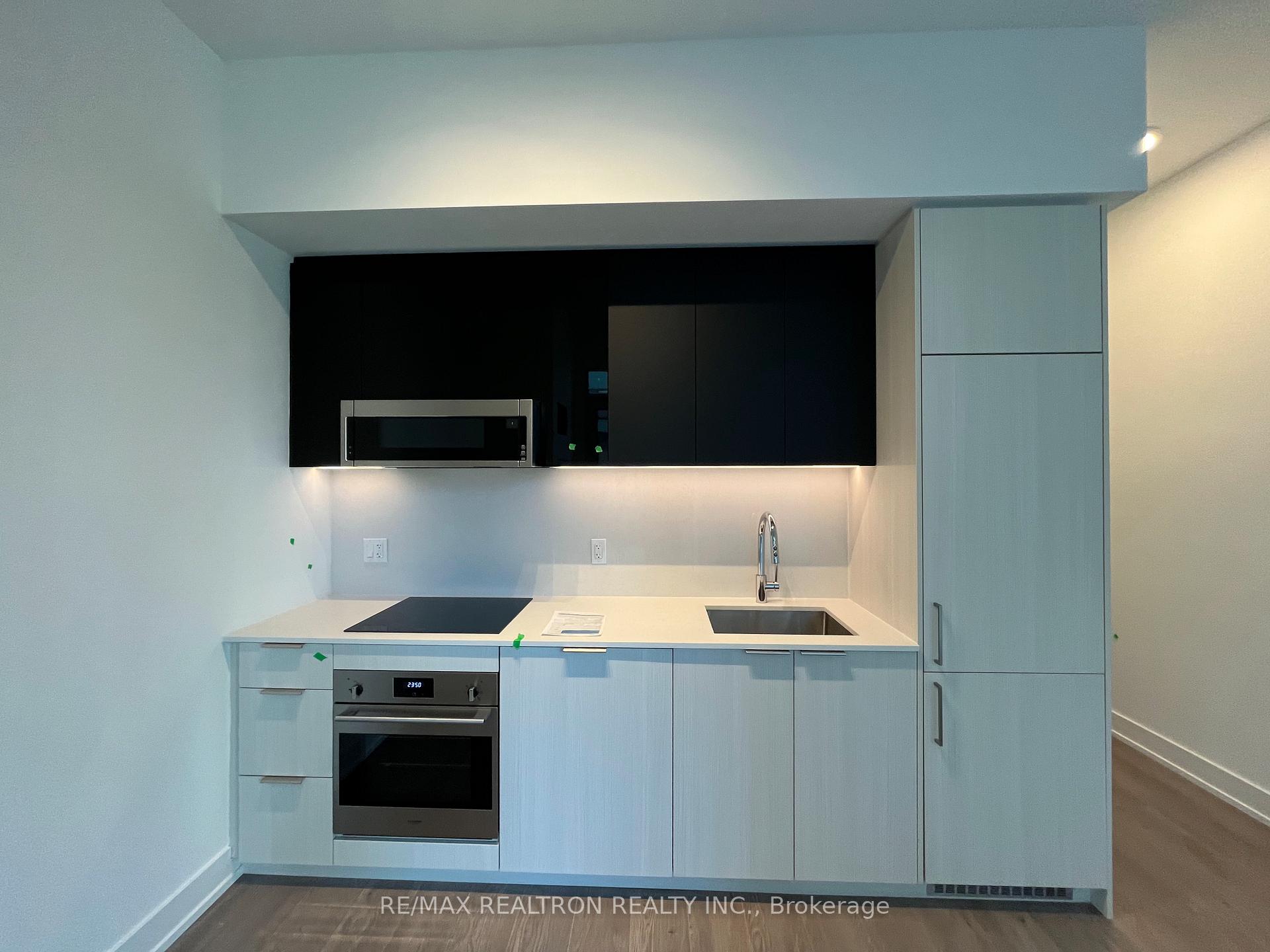 Front of Unit 1010, 308 Jarvis Street