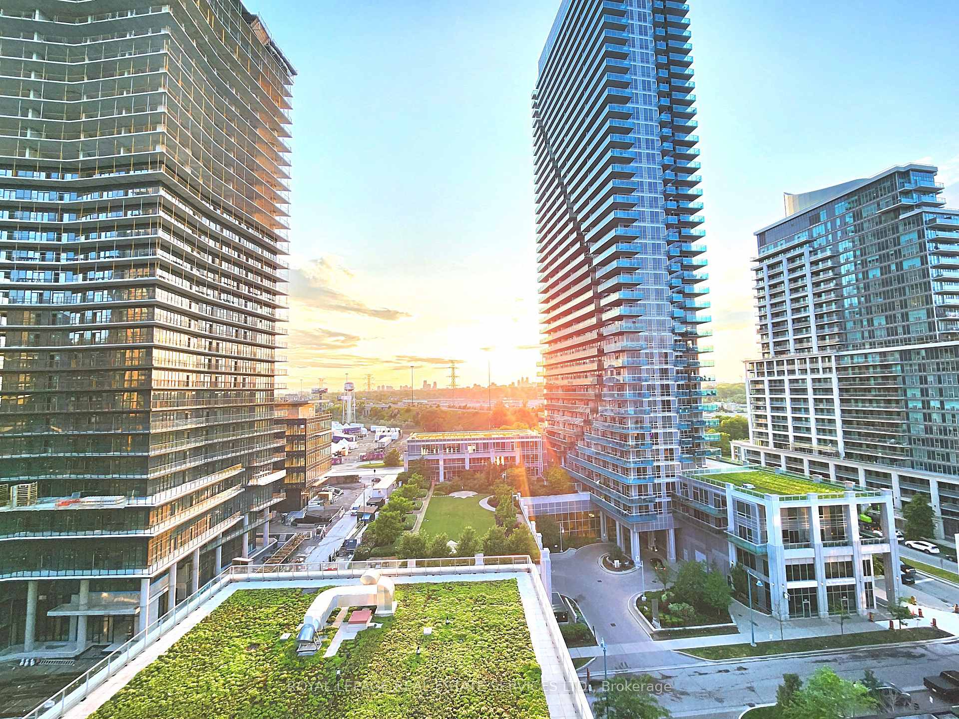 Photo 10 of Unit 908, 80 Marine Parade Drive, Etobicoke, Mimico — HOMEH