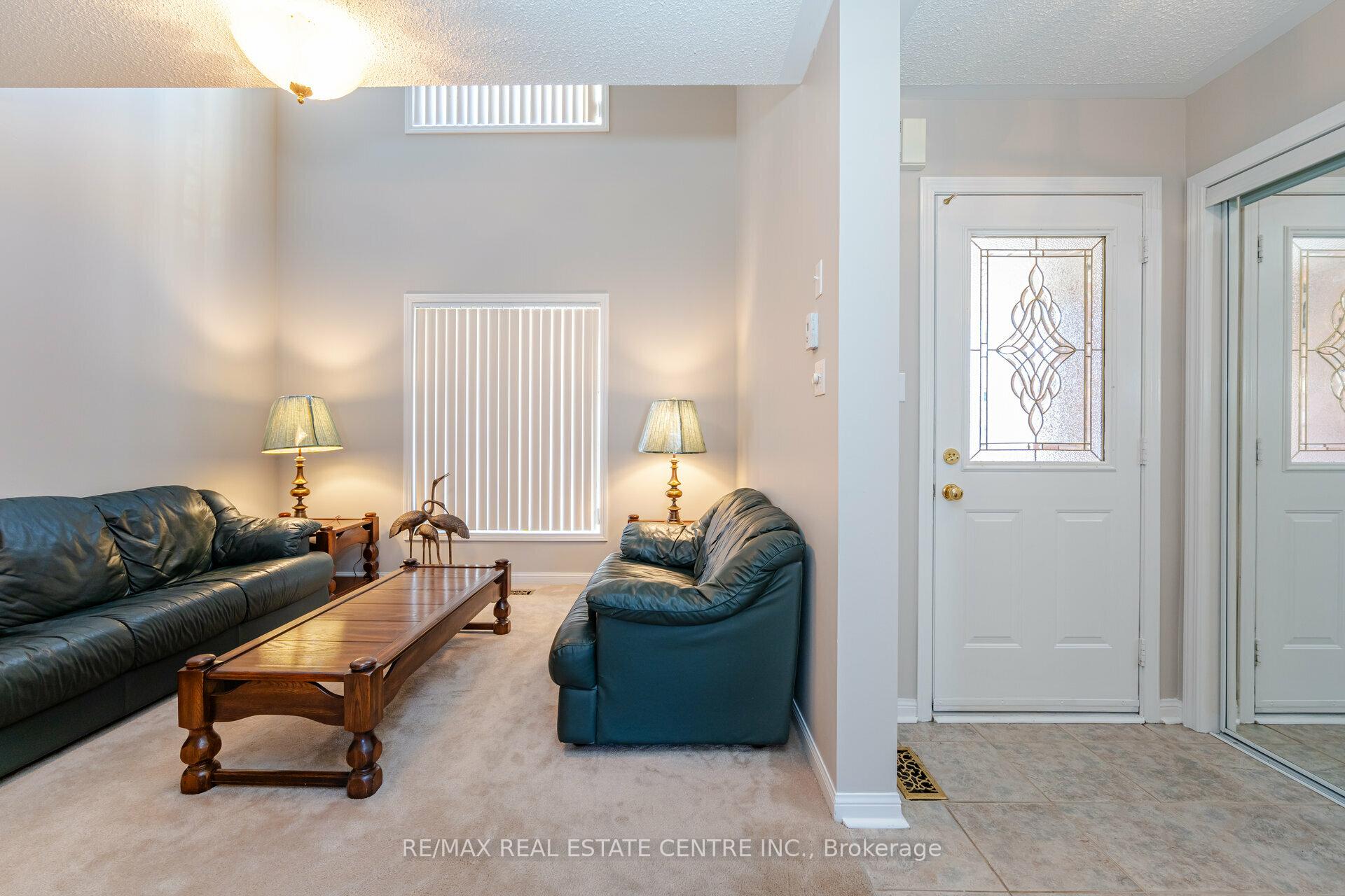 Photo 5 of Unit Upper, 15 Mendoza Drive, Brampton, Fletcher's Meadow — HOMEH