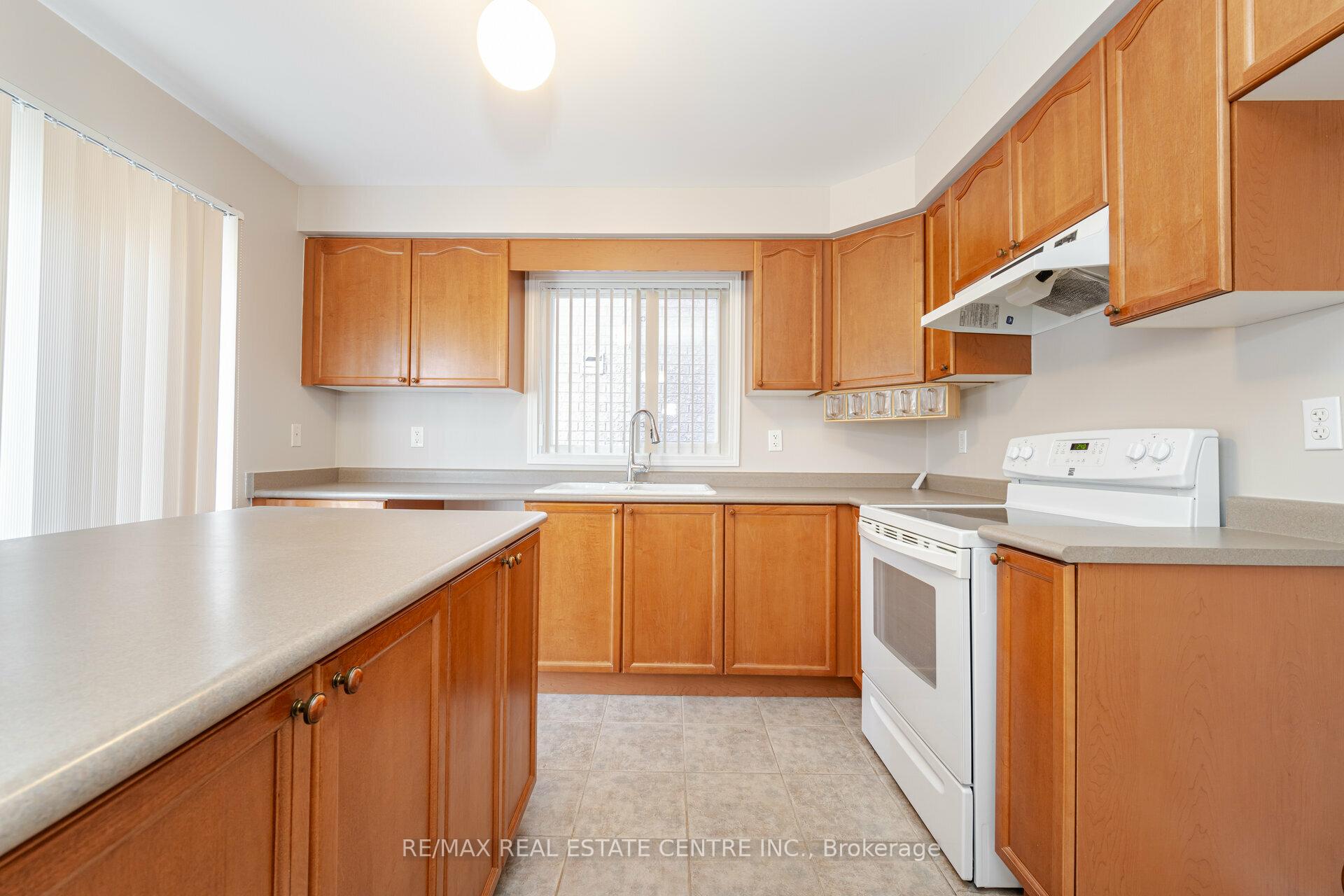 Photo 12 of Unit Upper, 15 Mendoza Drive, Brampton, Fletcher's Meadow — HOMEH