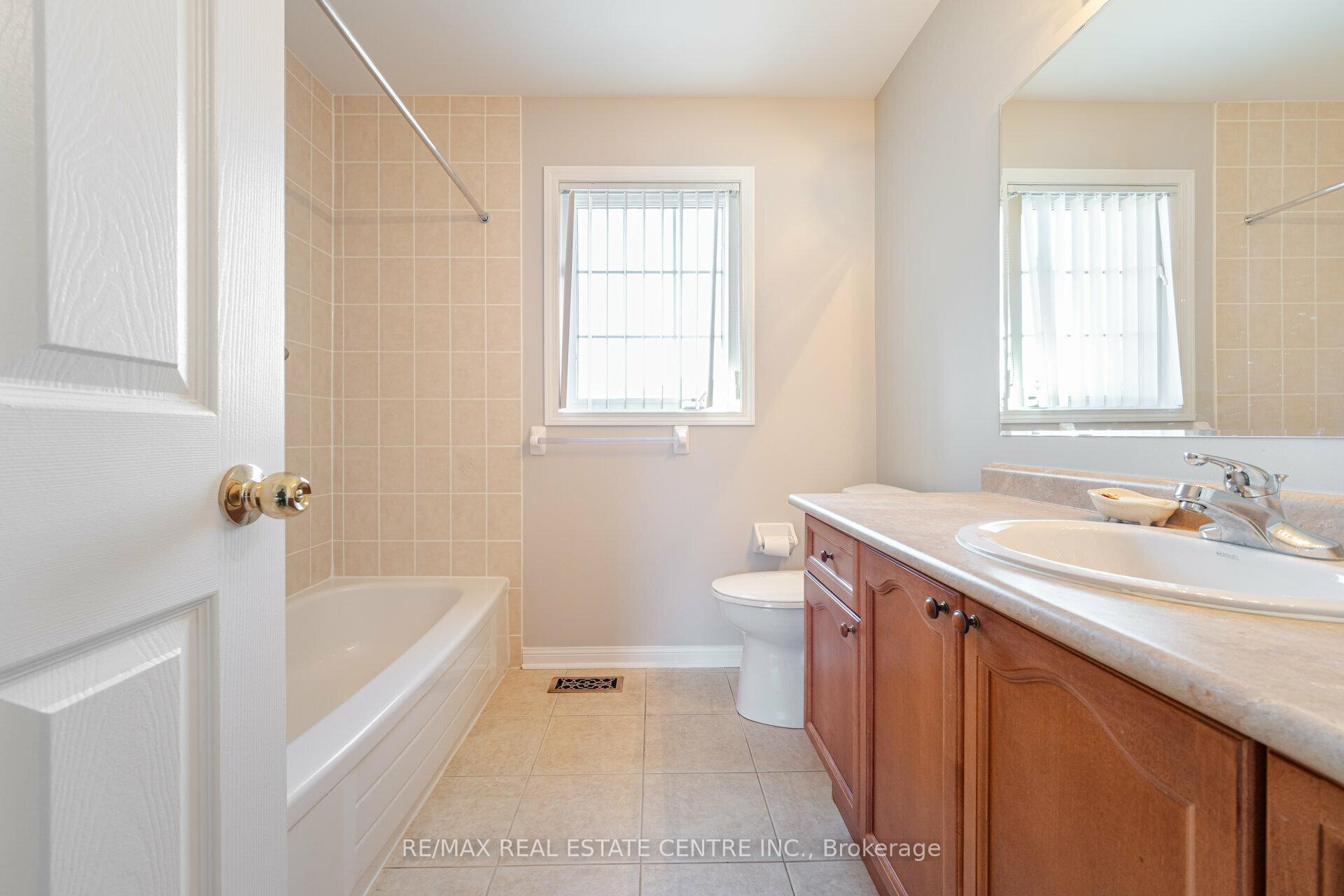 Photo 27 of Unit Upper, 15 Mendoza Drive, Brampton, Fletcher's Meadow — HOMEH