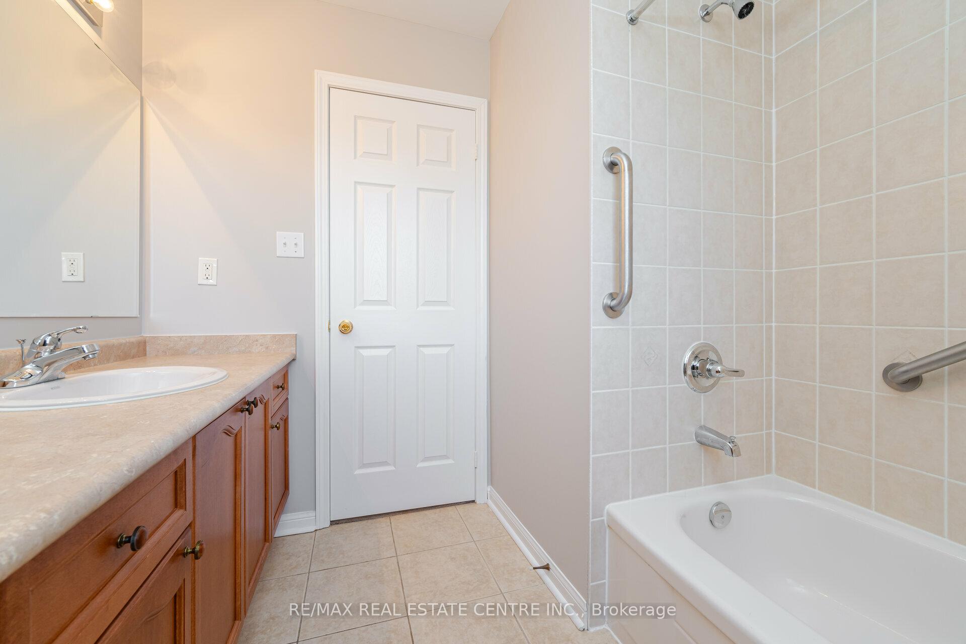Photo 28 of Unit Upper, 15 Mendoza Drive, Brampton, Fletcher's Meadow — HOMEH