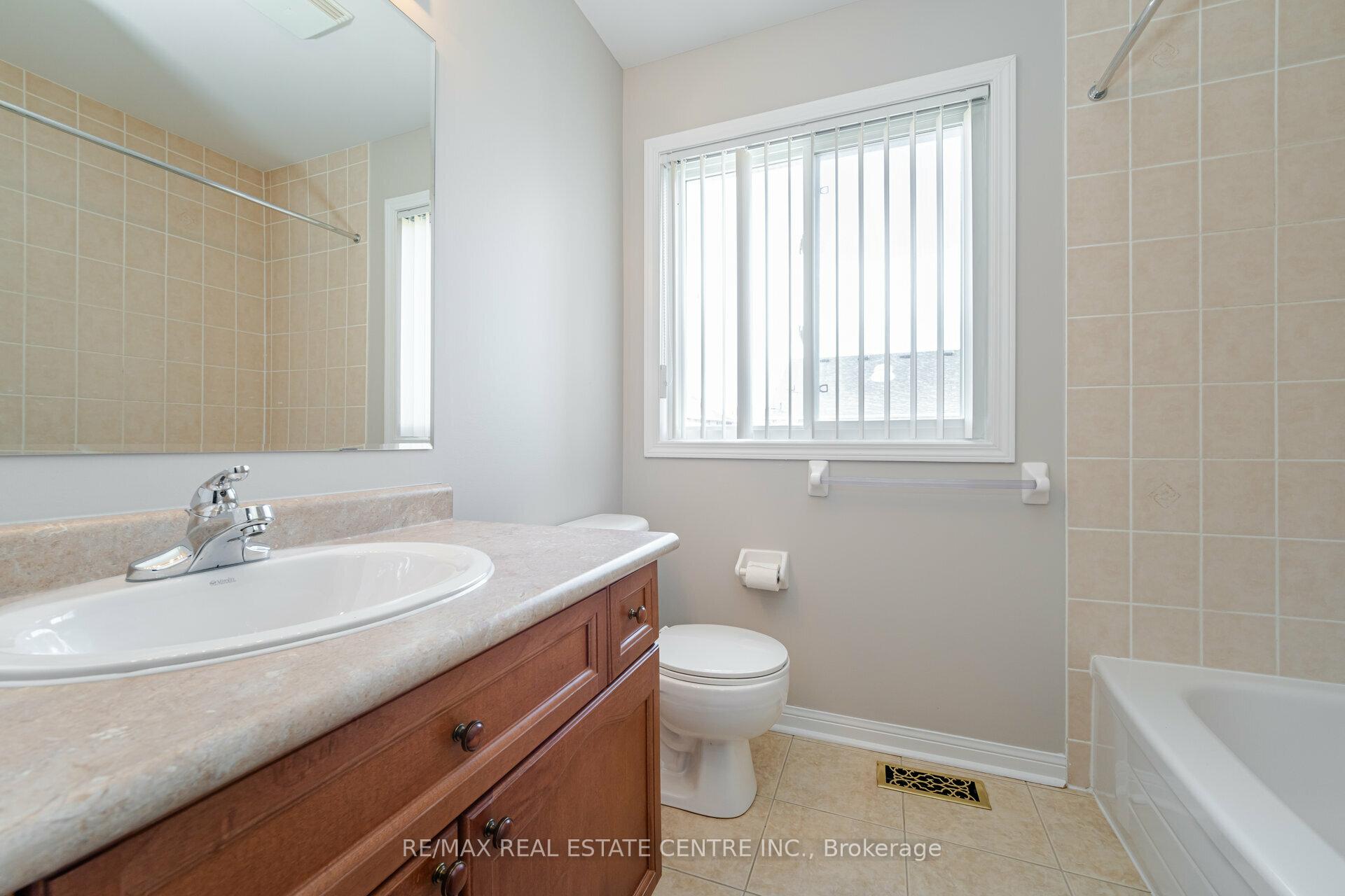 Photo 31 of Unit Upper, 15 Mendoza Drive, Brampton, Fletcher's Meadow — HOMEH
