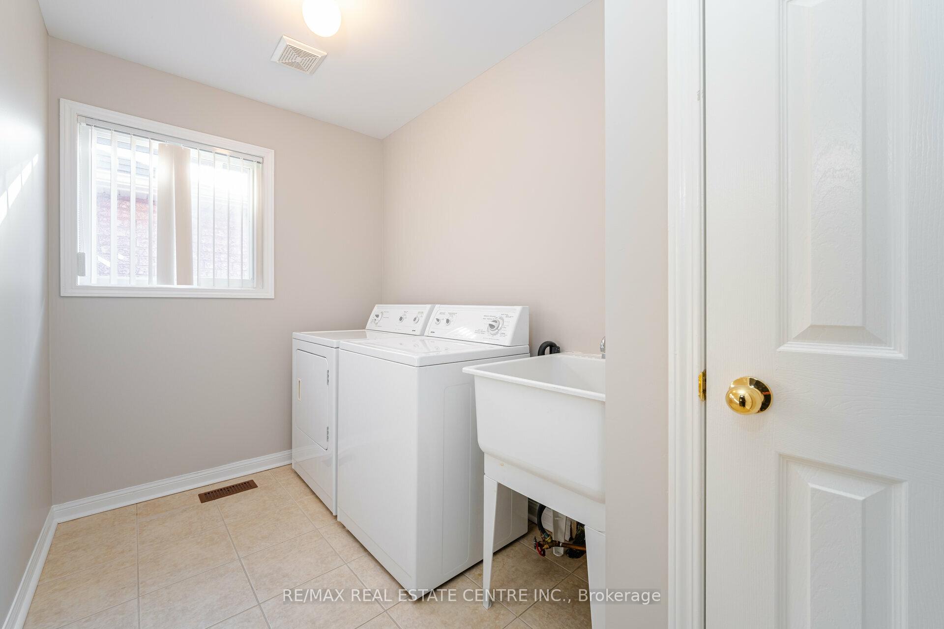 Photo 32 of Unit Upper, 15 Mendoza Drive, Brampton, Fletcher's Meadow — HOMEH