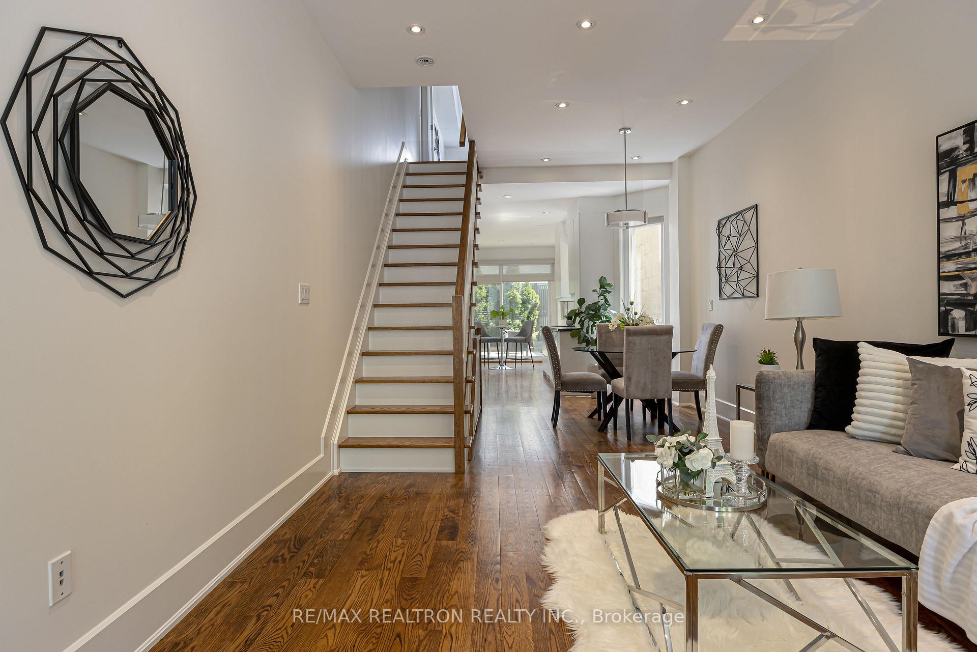 Photo 2 of 93 Walnut Avenue, Toronto, Niagara — HOMEH