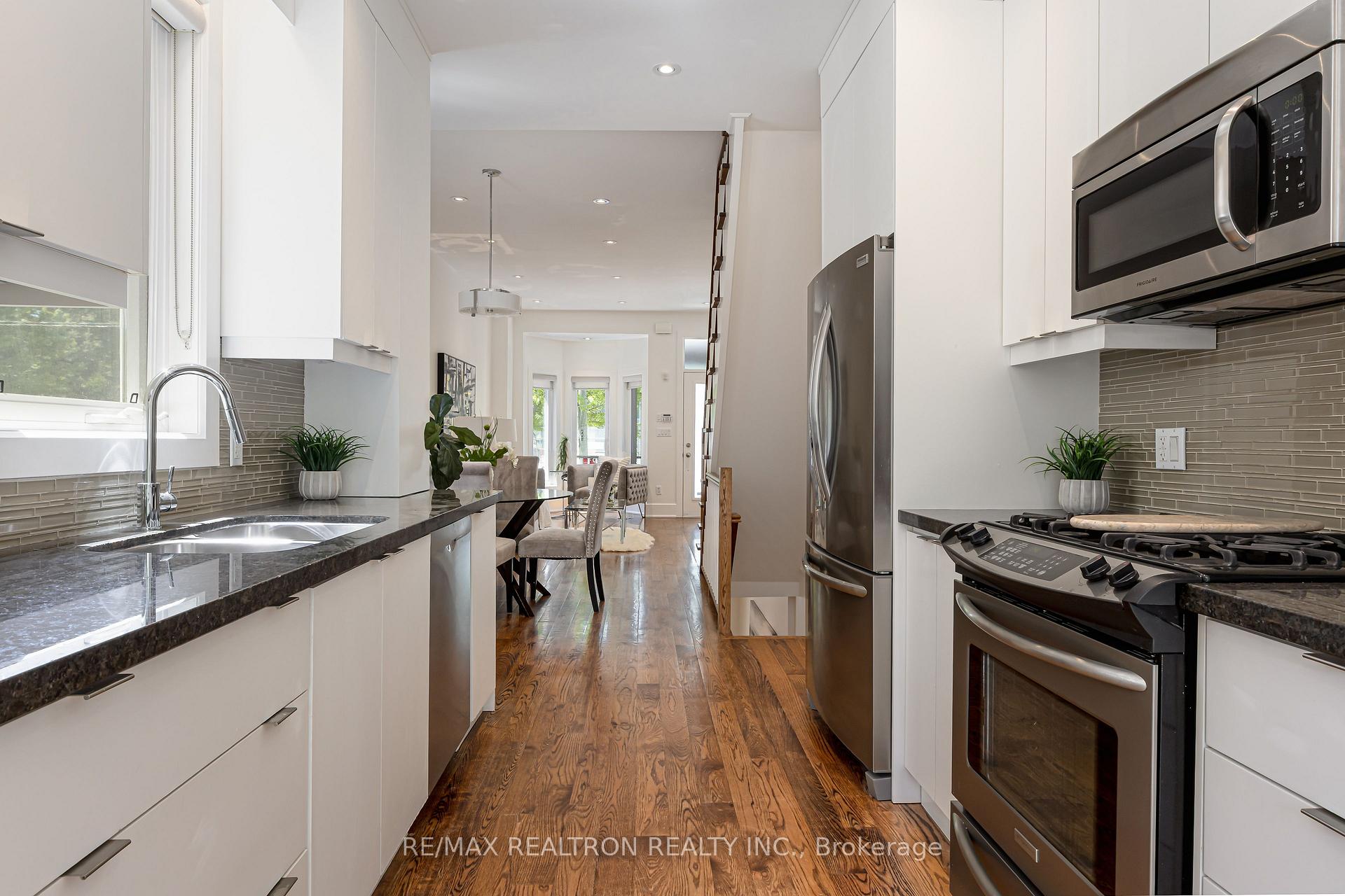 Photo 5 of 93 Walnut Avenue, Toronto, Niagara — HOMEH