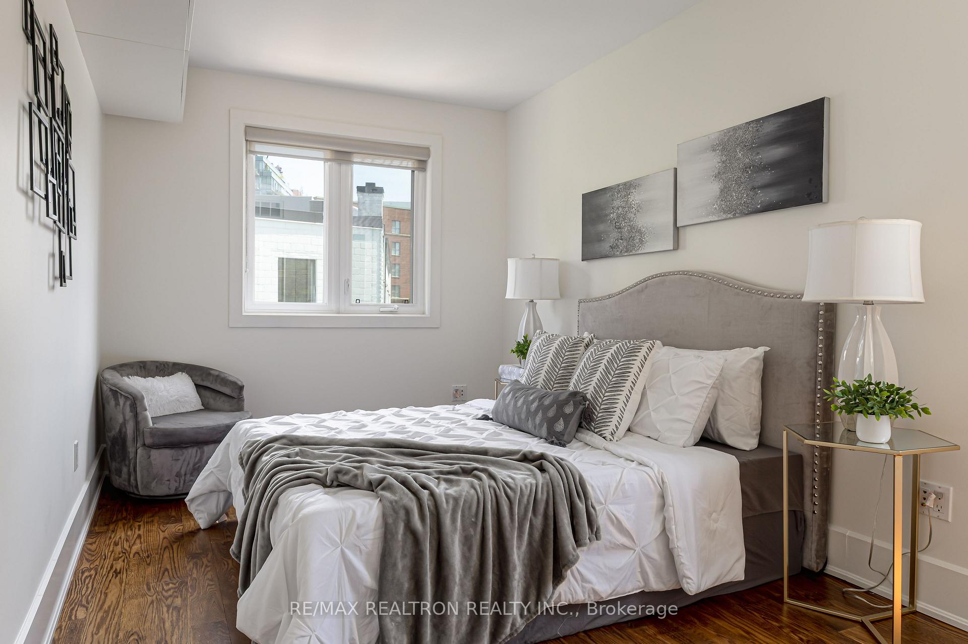 Photo 7 of 93 Walnut Avenue, Toronto, Niagara — HOMEH