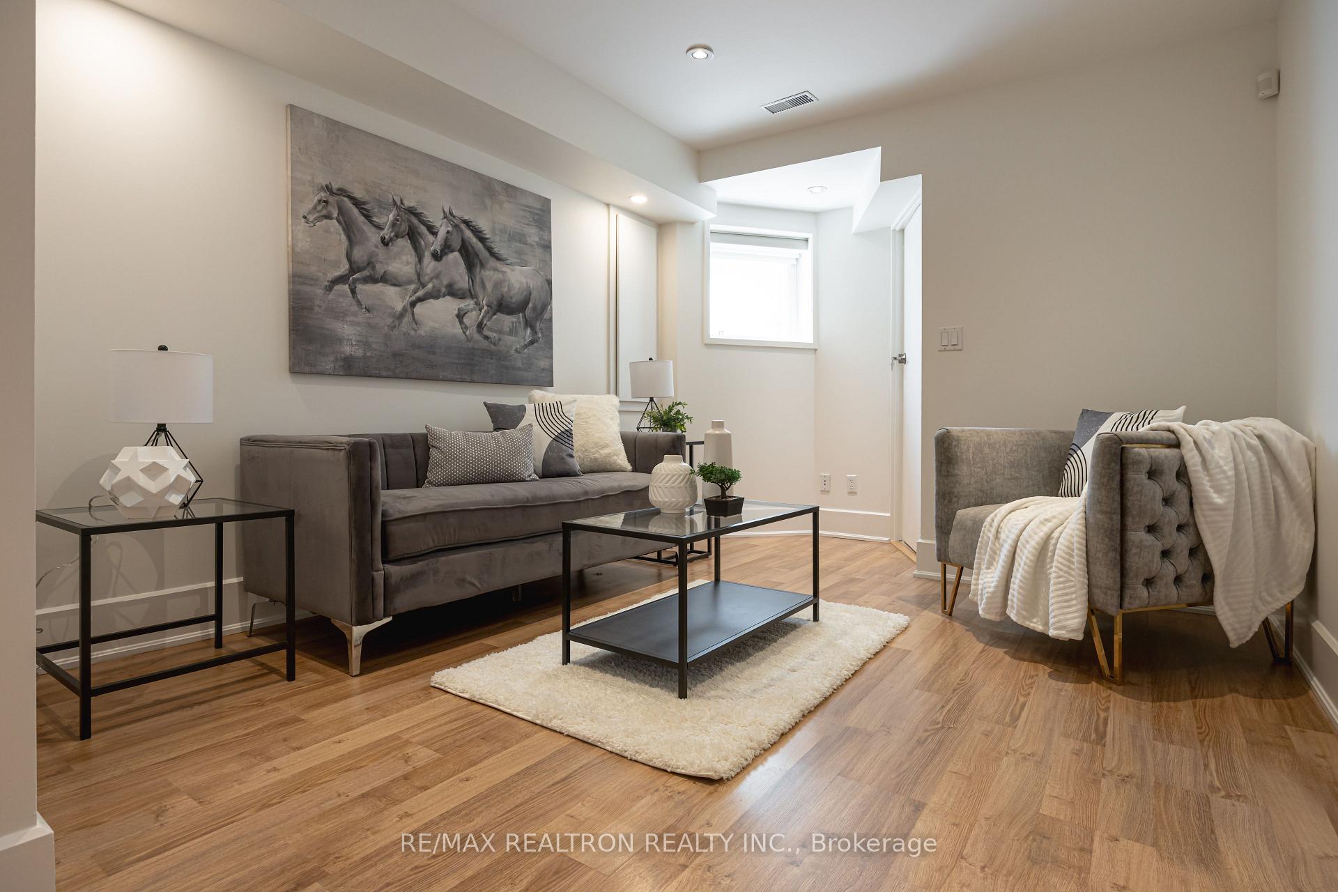 Photo 10 of 93 Walnut Avenue, Toronto, Niagara — HOMEH